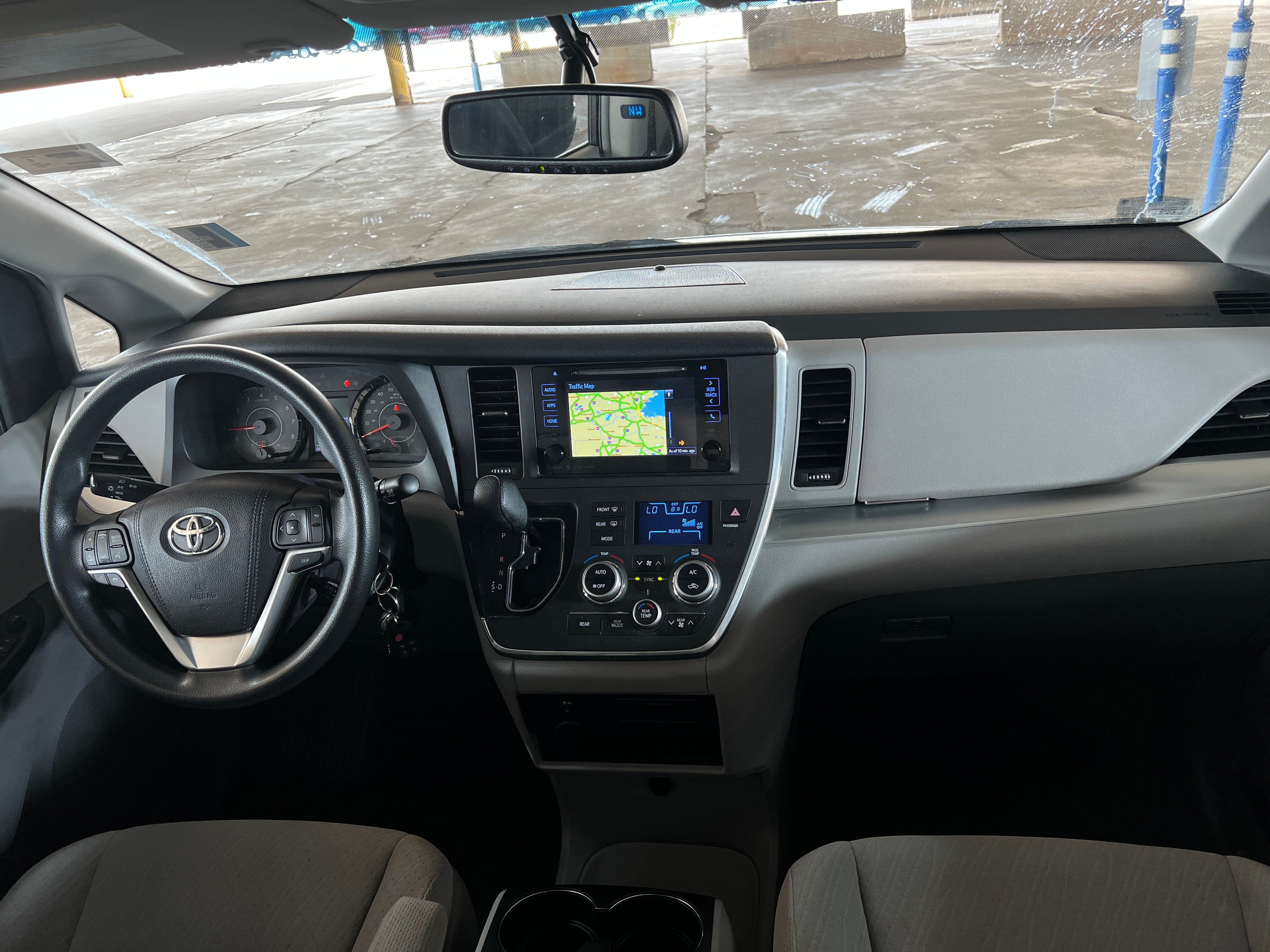 Thumbnail: 2017 Toyota Sienna - 3