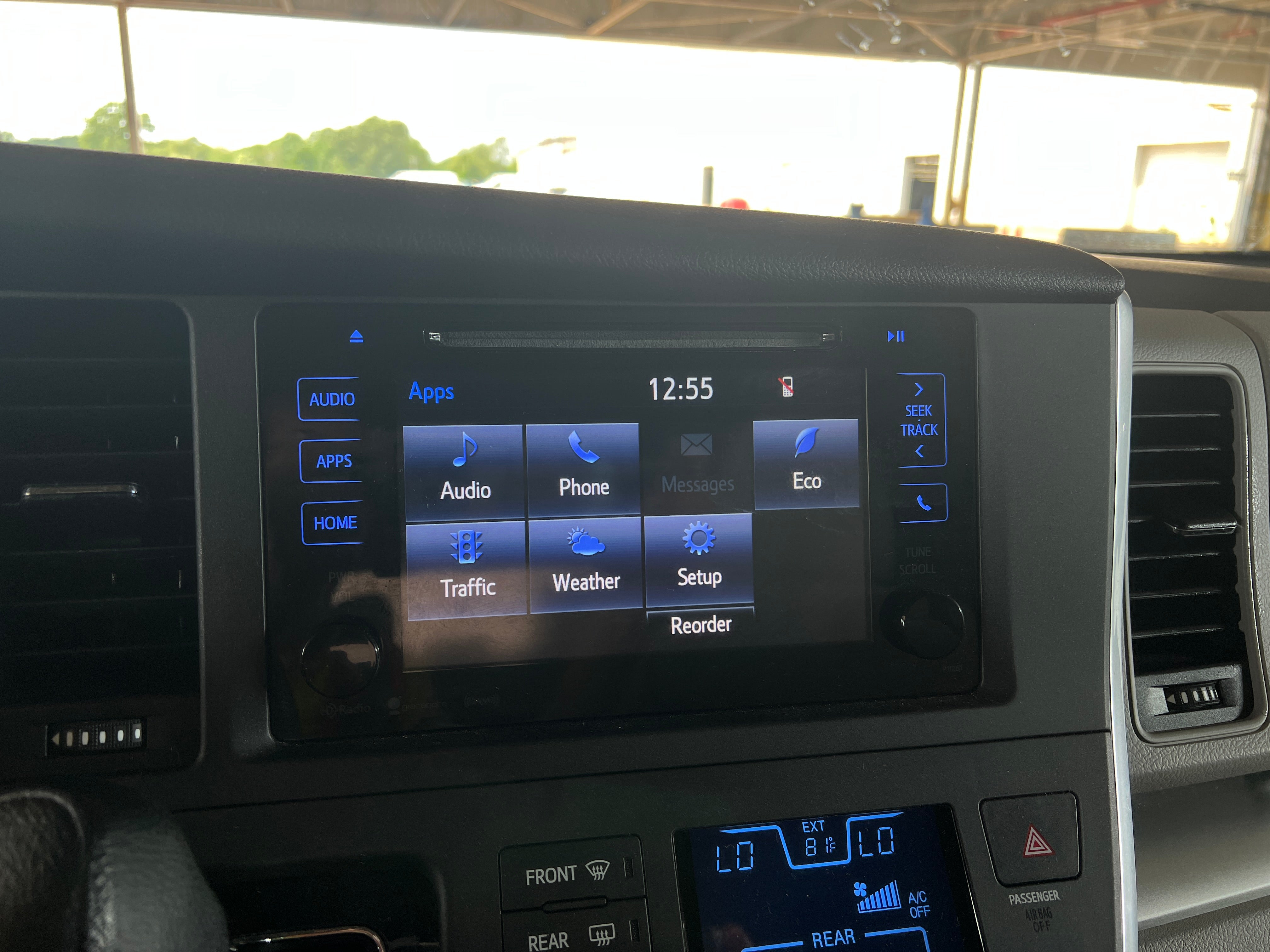 Thumbnail: 2017 Toyota Sienna - 4