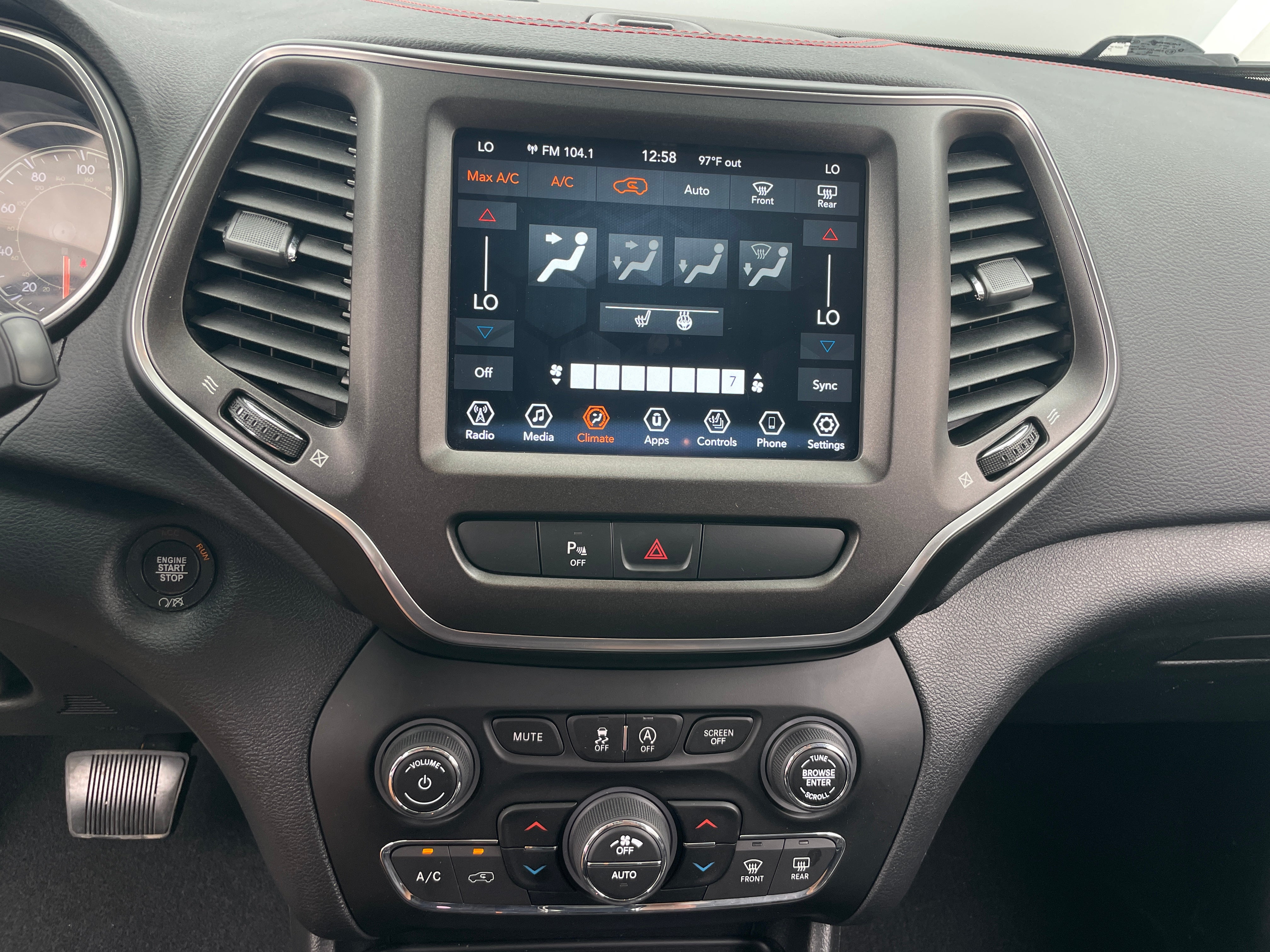 Thumbnail: 2020 Jeep Cherokee - 4