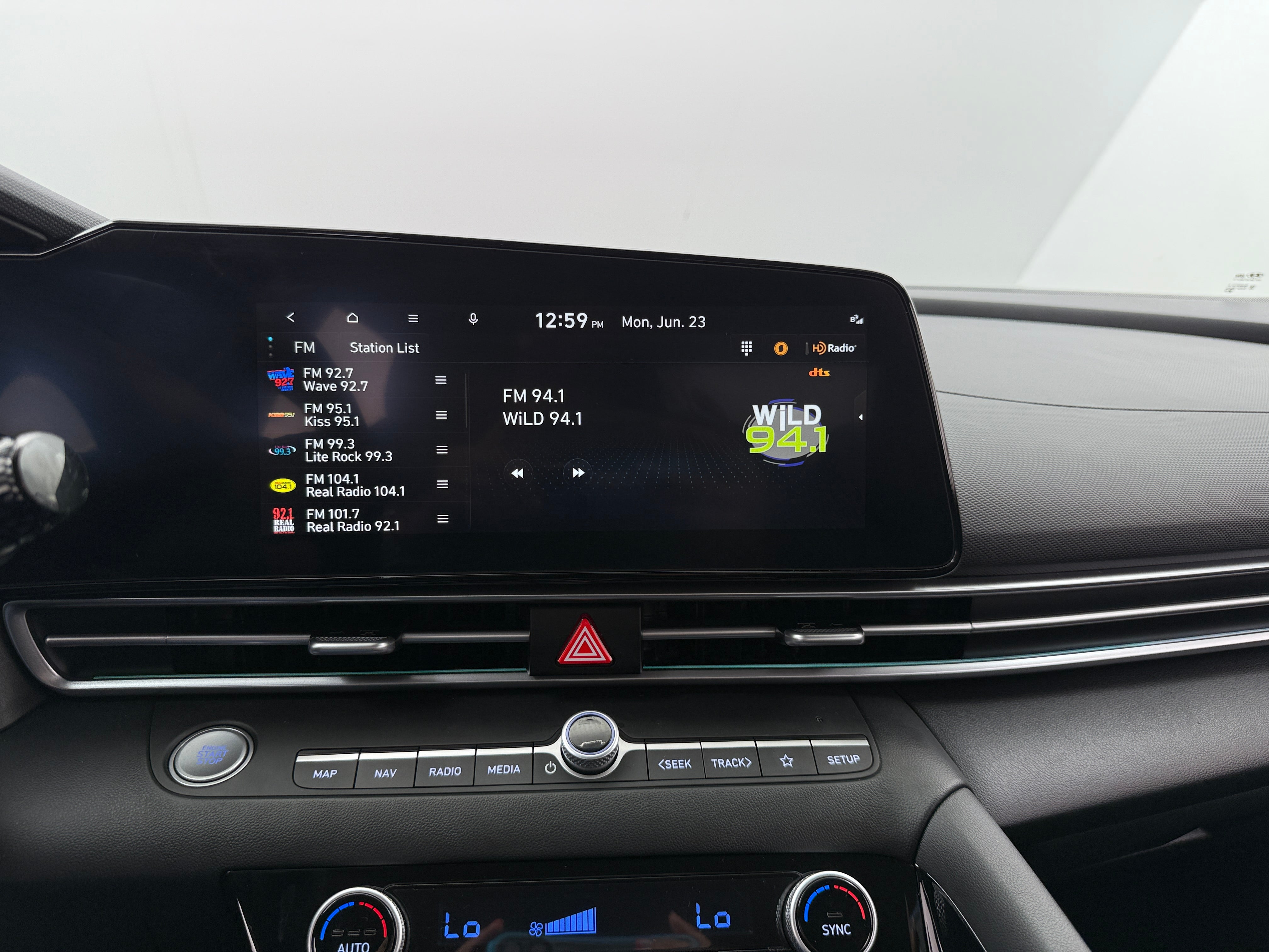 Thumbnail: 2024 Hyundai Elantra - 3