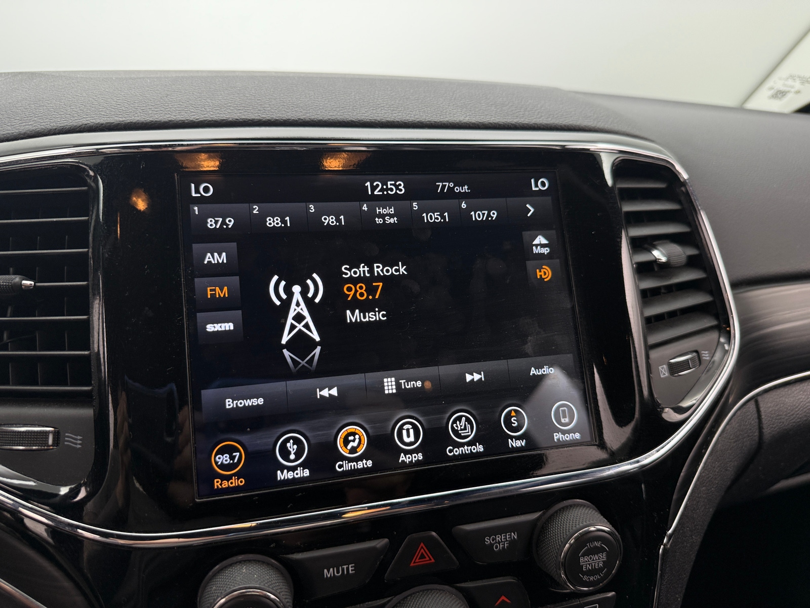 Thumbnail: 2019 Jeep Grand Cherokee - 3