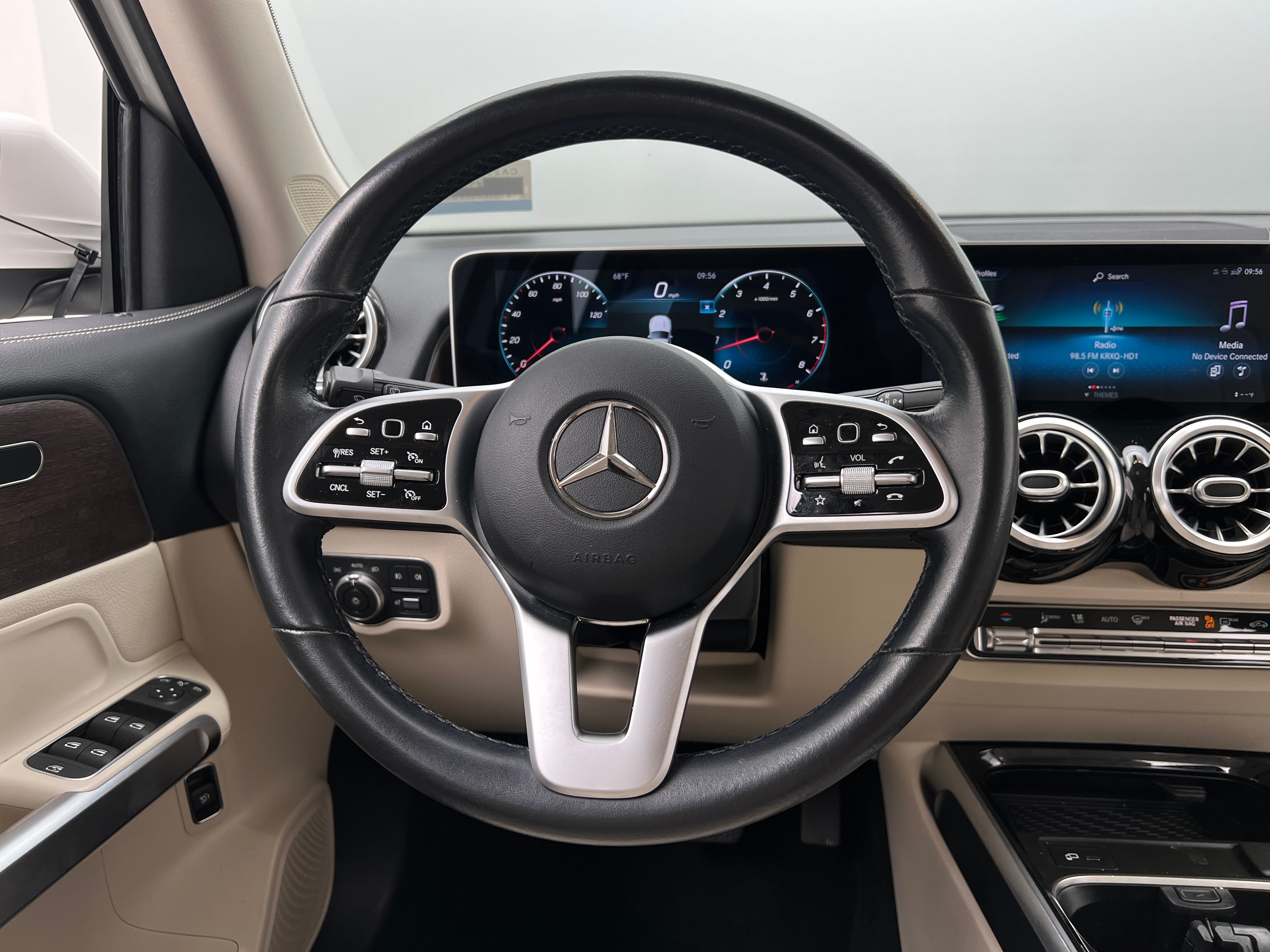 Thumbnail: 2021 Mercedes-Benz GLB - 4