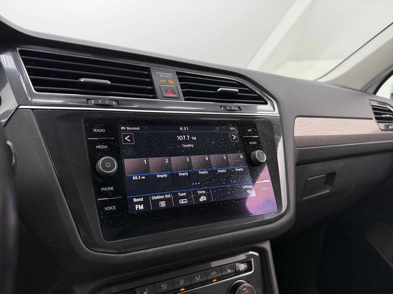 Thumbnail: 2018 Volkswagen Tiguan - 3