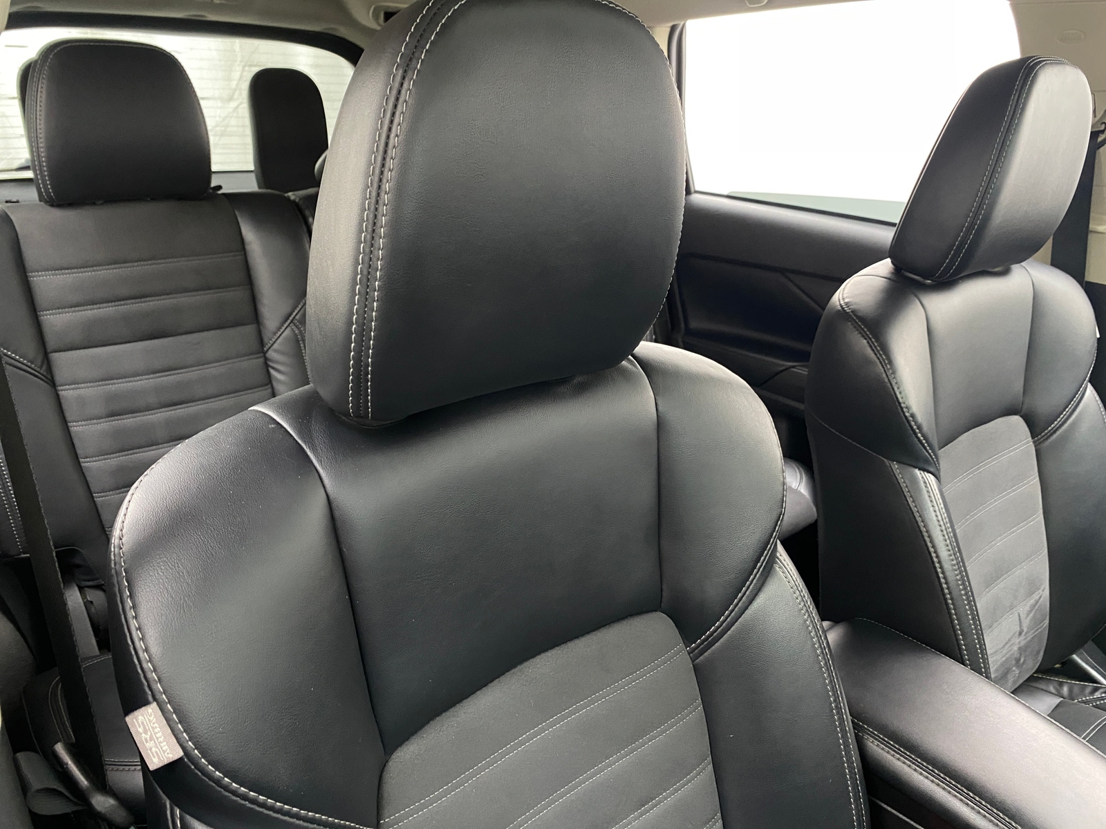 Thumbnail: 2020 Mitsubishi Outlander - 2