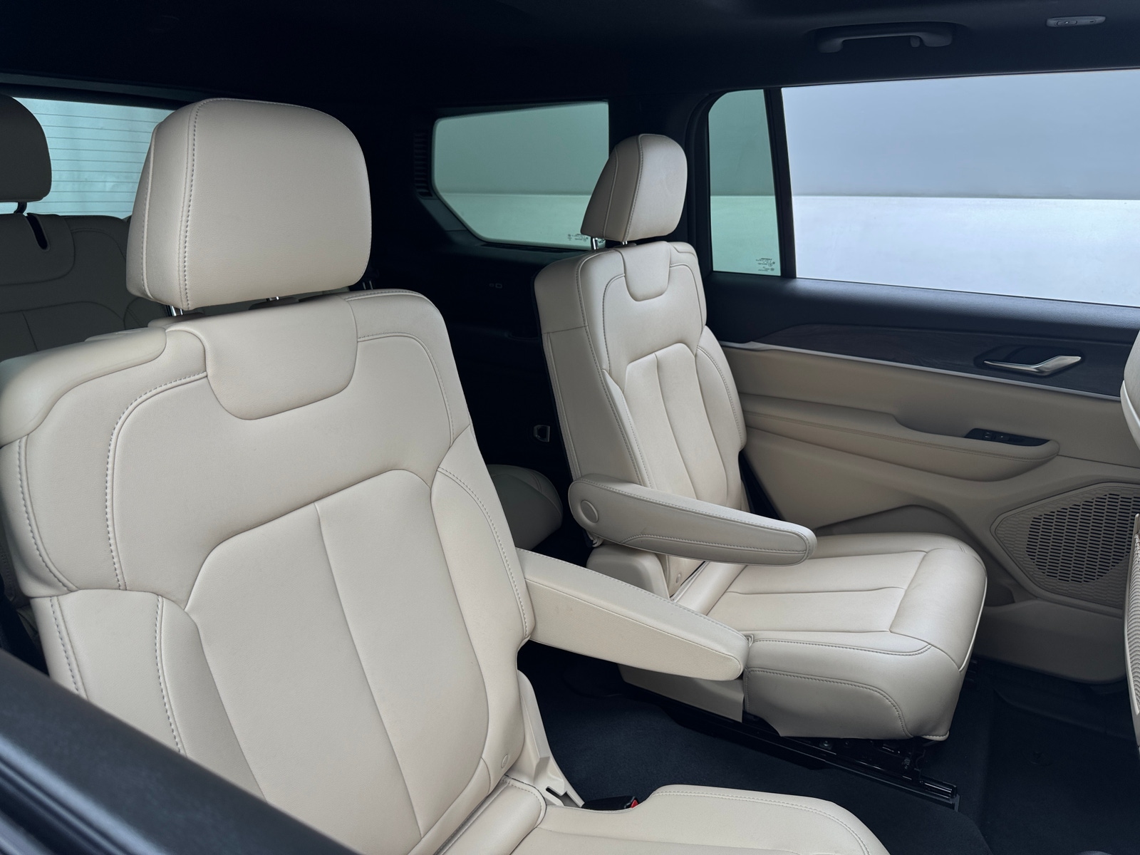 Thumbnail: 2024 Jeep Grand Cherokee L - 5