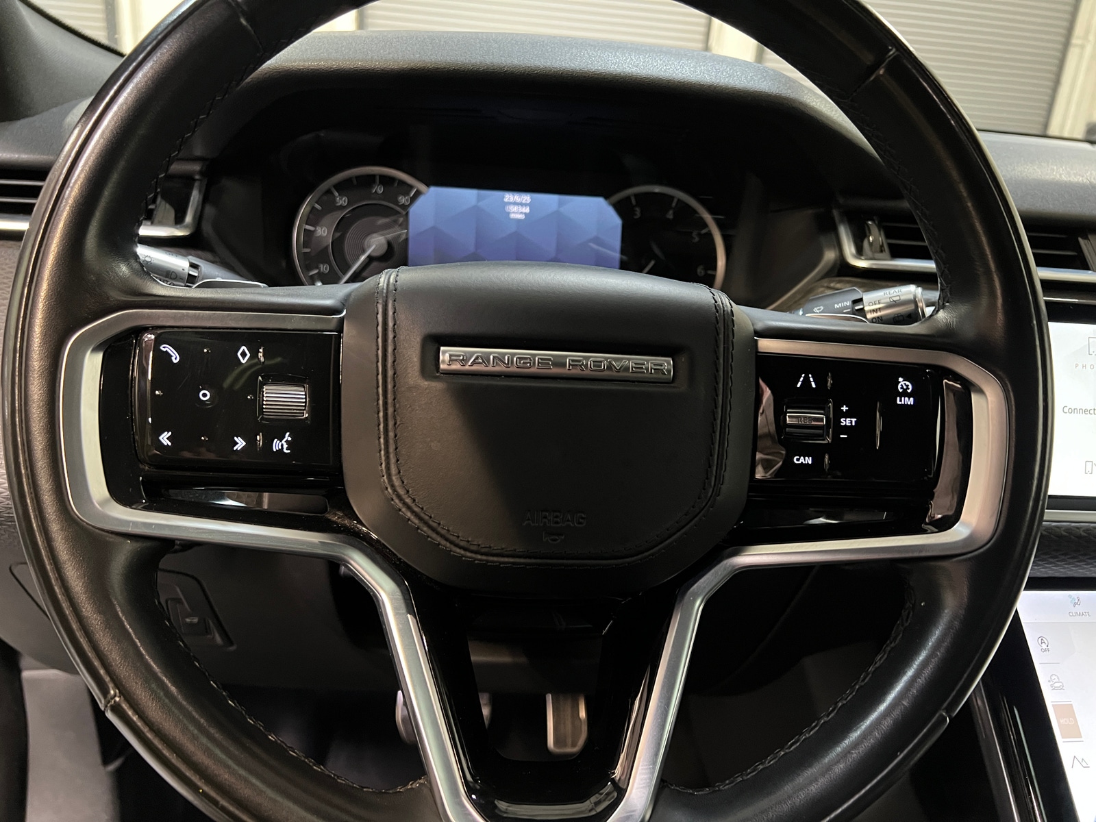 Thumbnail: 2022 Land Rover Range Rover Velar - 4