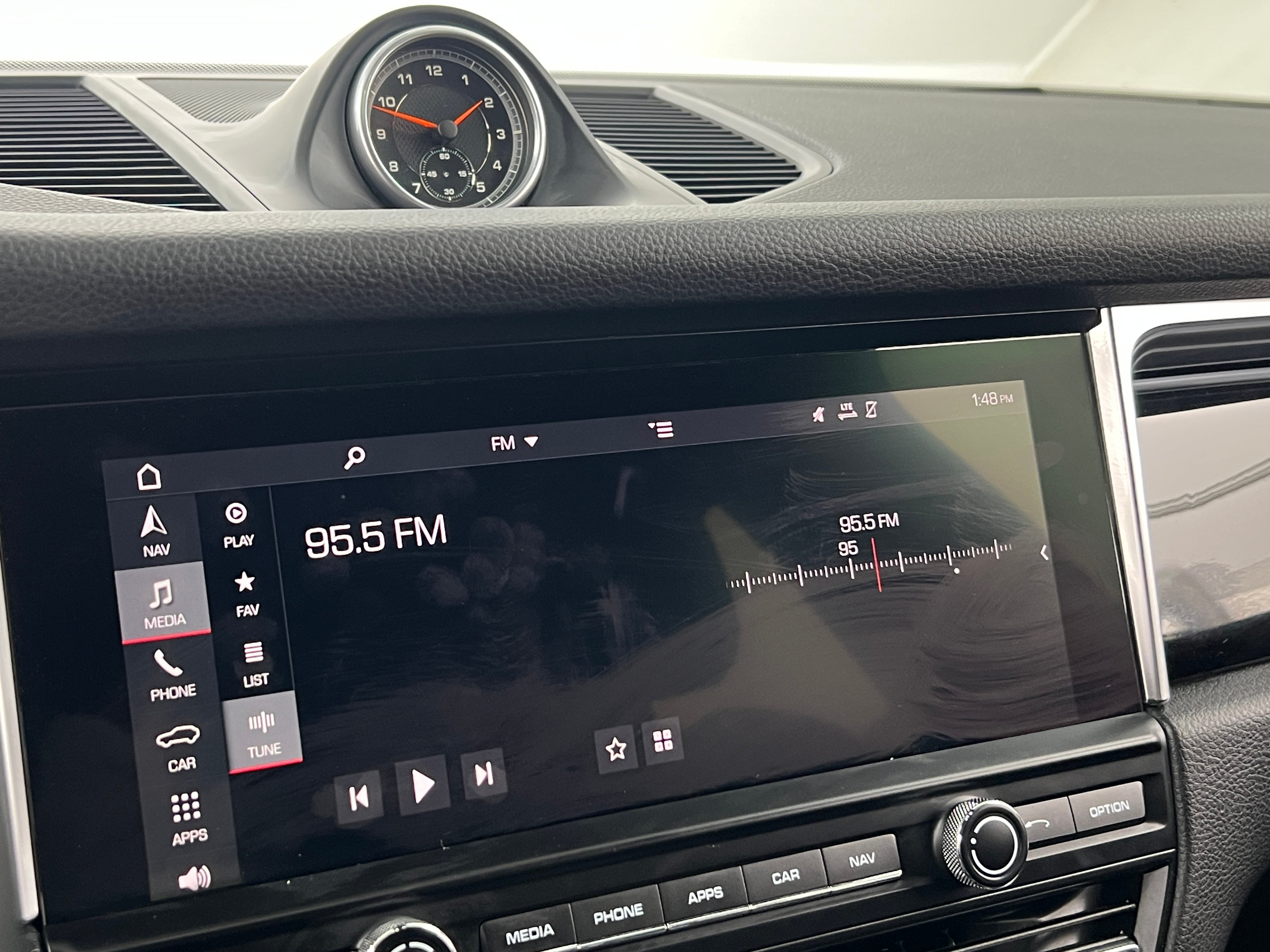 Thumbnail: 2019 Porsche Macan - 3