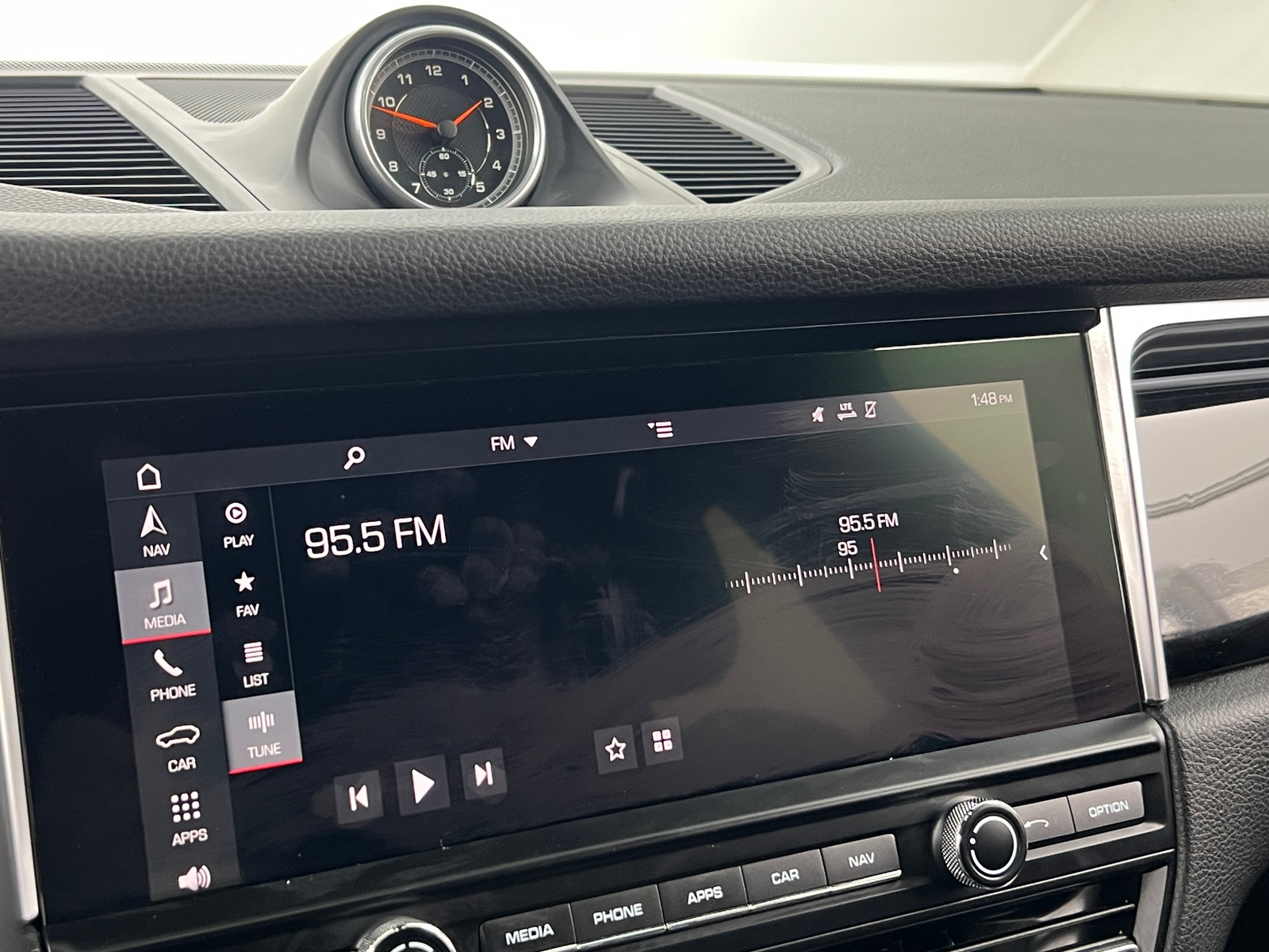 Thumbnail: 2019 Porsche Macan - 3
