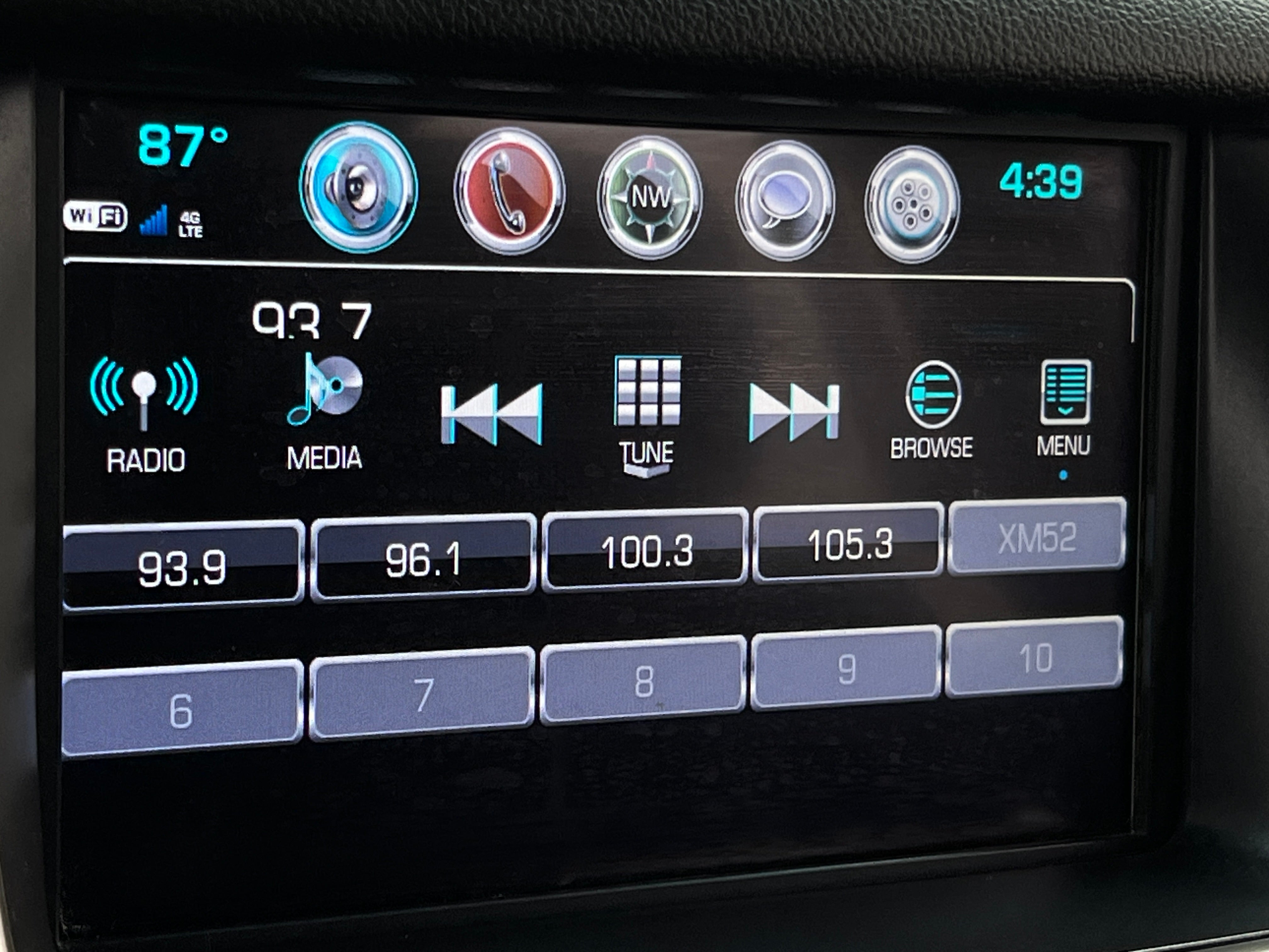 Thumbnail: 2017 Chevrolet Tahoe - 3