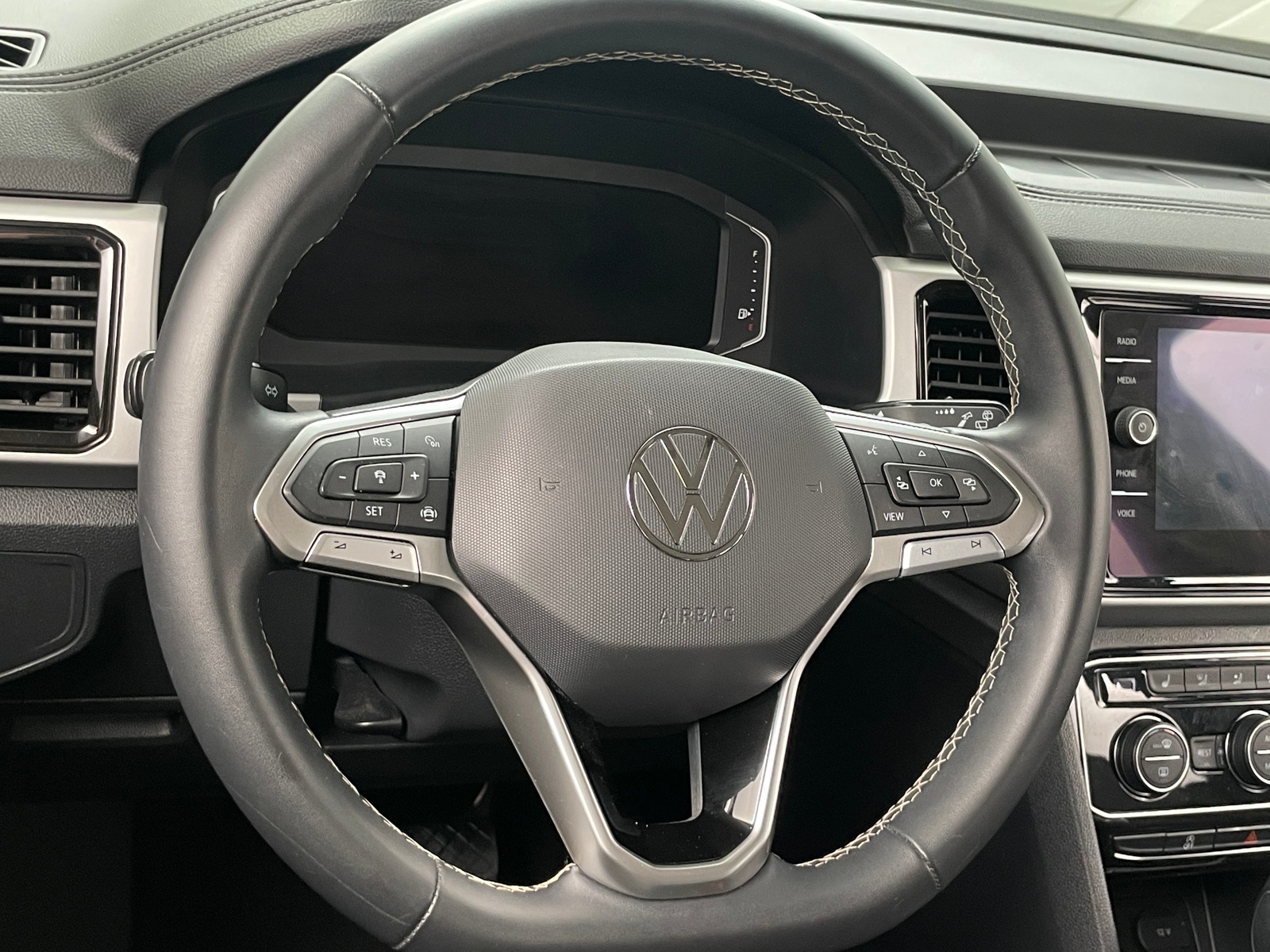 Thumbnail: 2022 Volkswagen Atlas - 4
