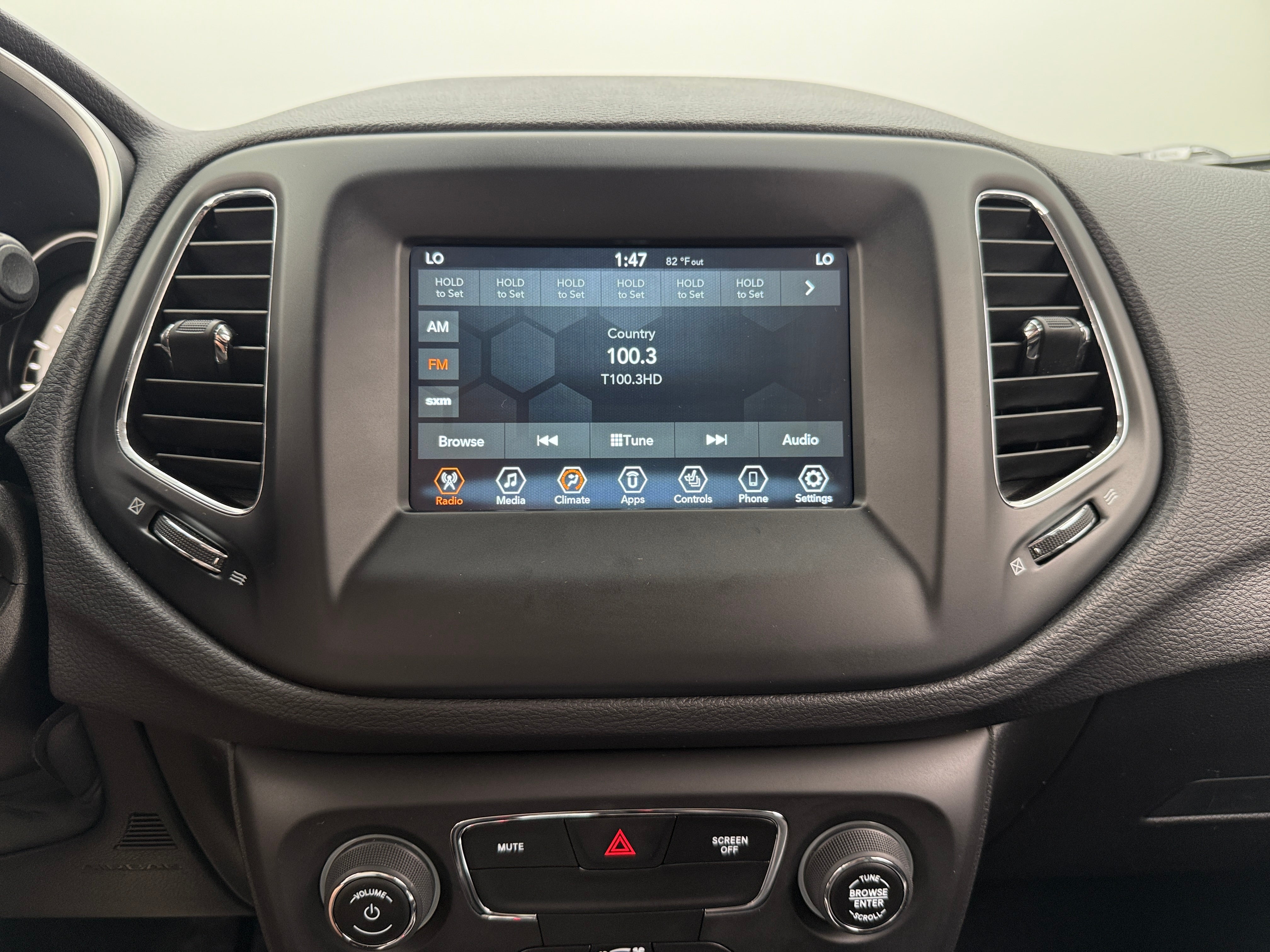 Thumbnail: 2020 Jeep Compass - 4