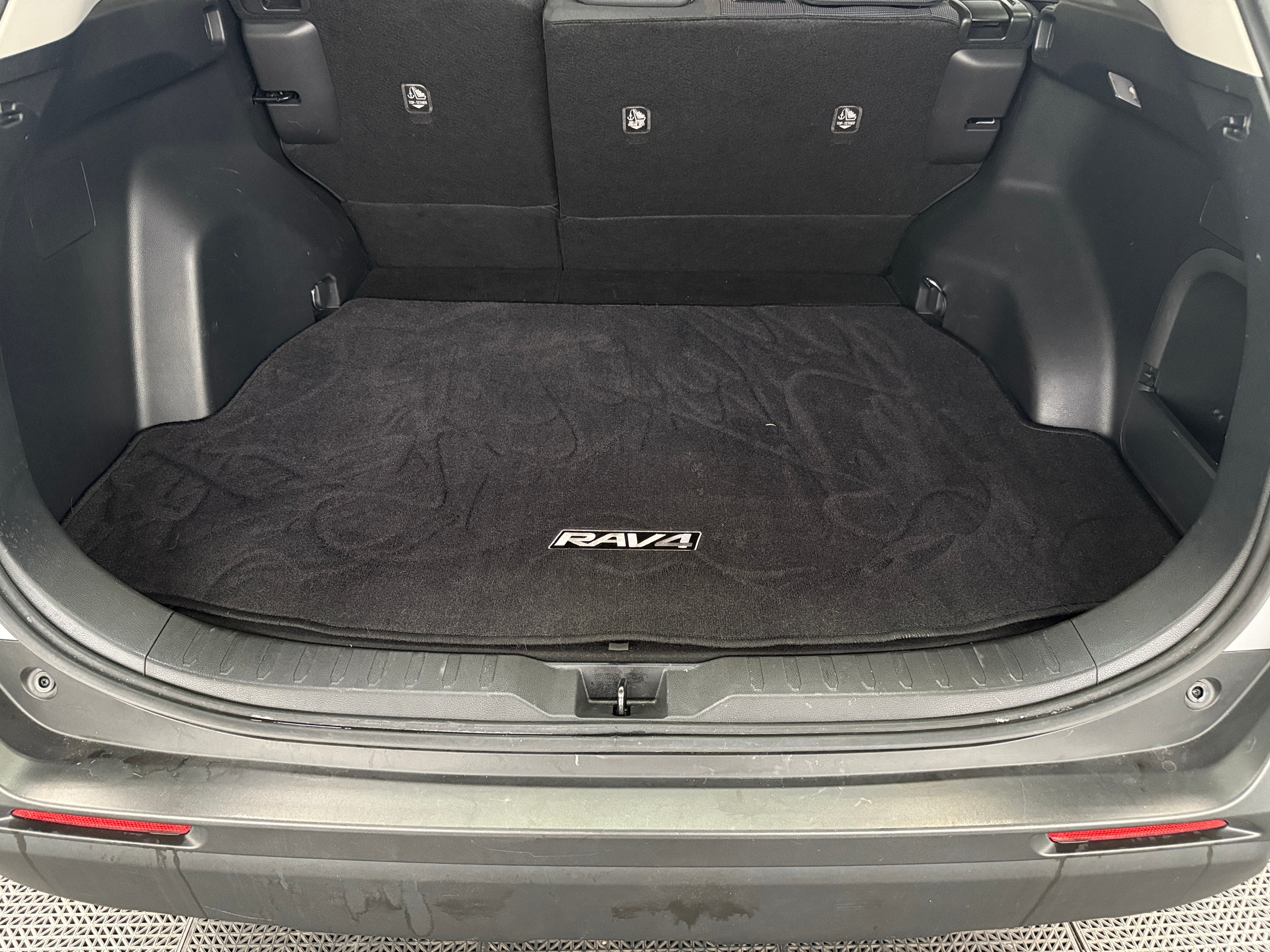 Thumbnail: 2019 Toyota RAV4 - 7