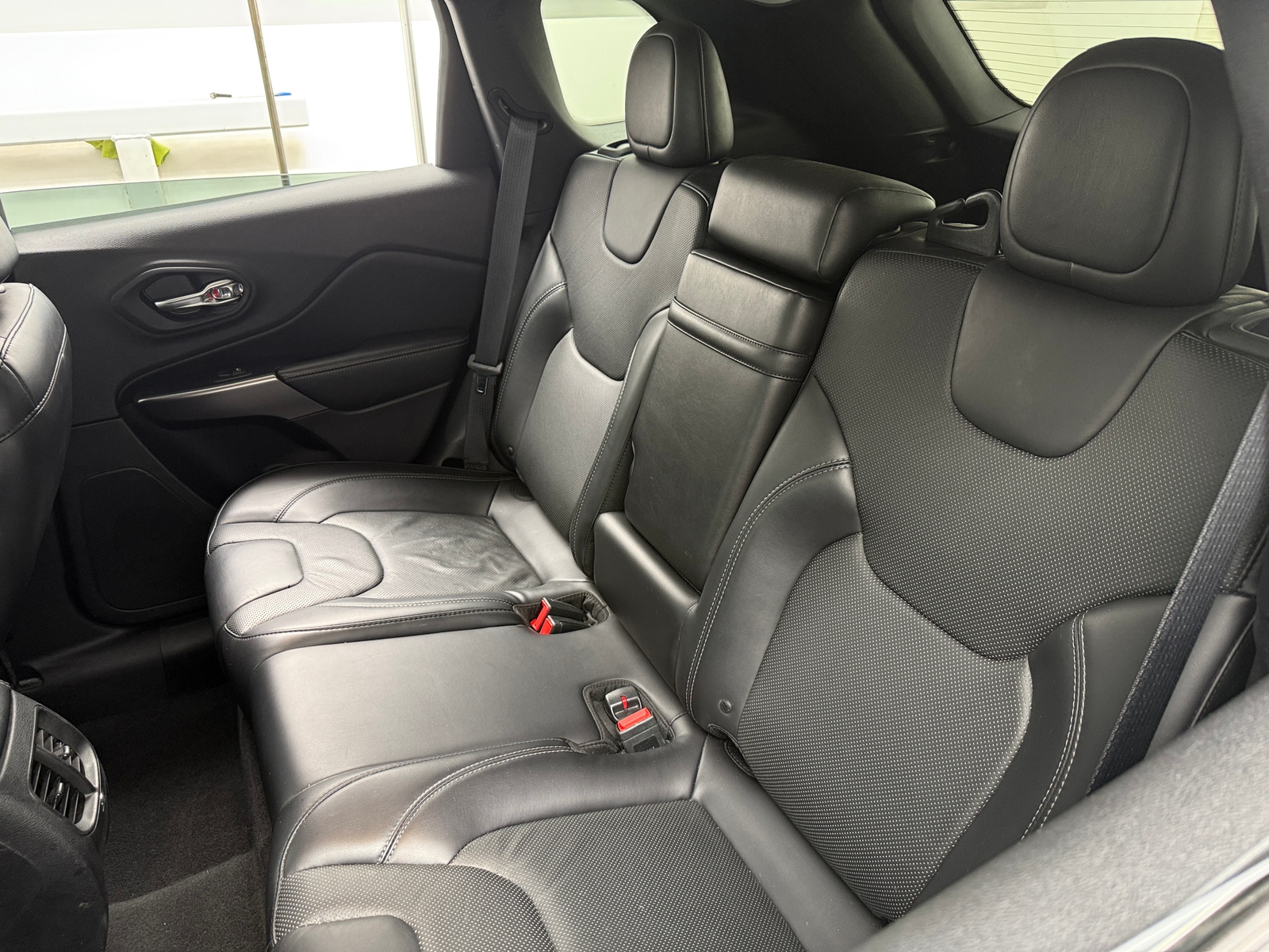 Thumbnail: 2019 Jeep Cherokee - 5