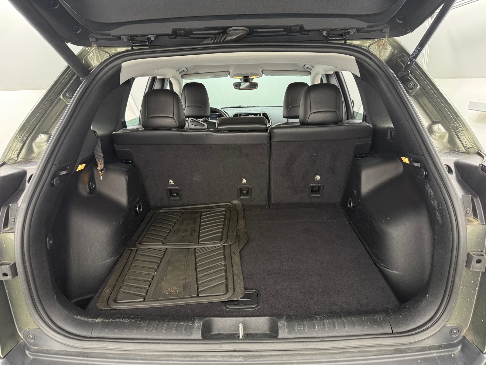 Thumbnail: 2019 Jeep Cherokee - 6