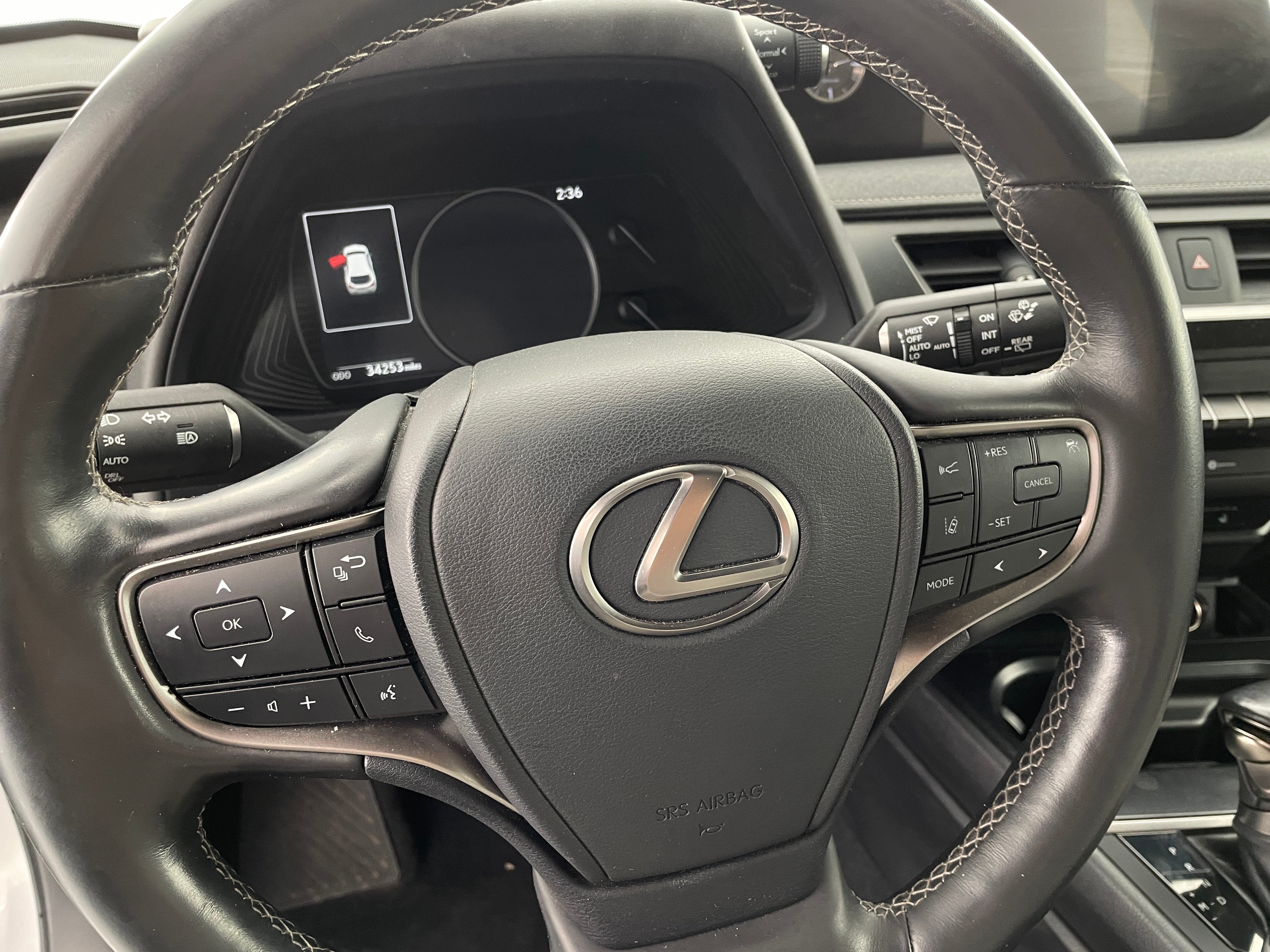 Thumbnail: 2019 Lexus UX - 4