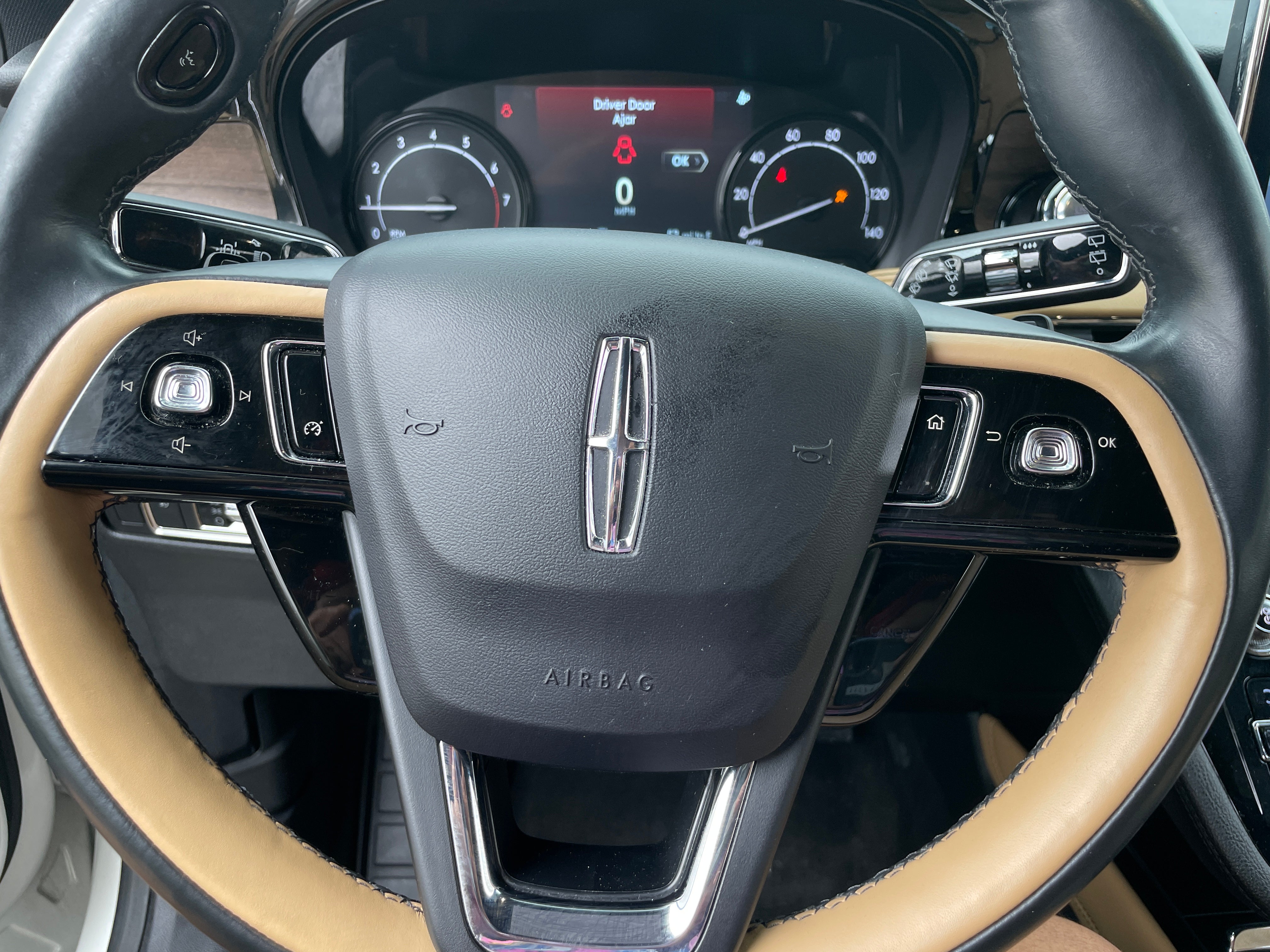 Thumbnail: 2020 Lincoln Corsair - 4