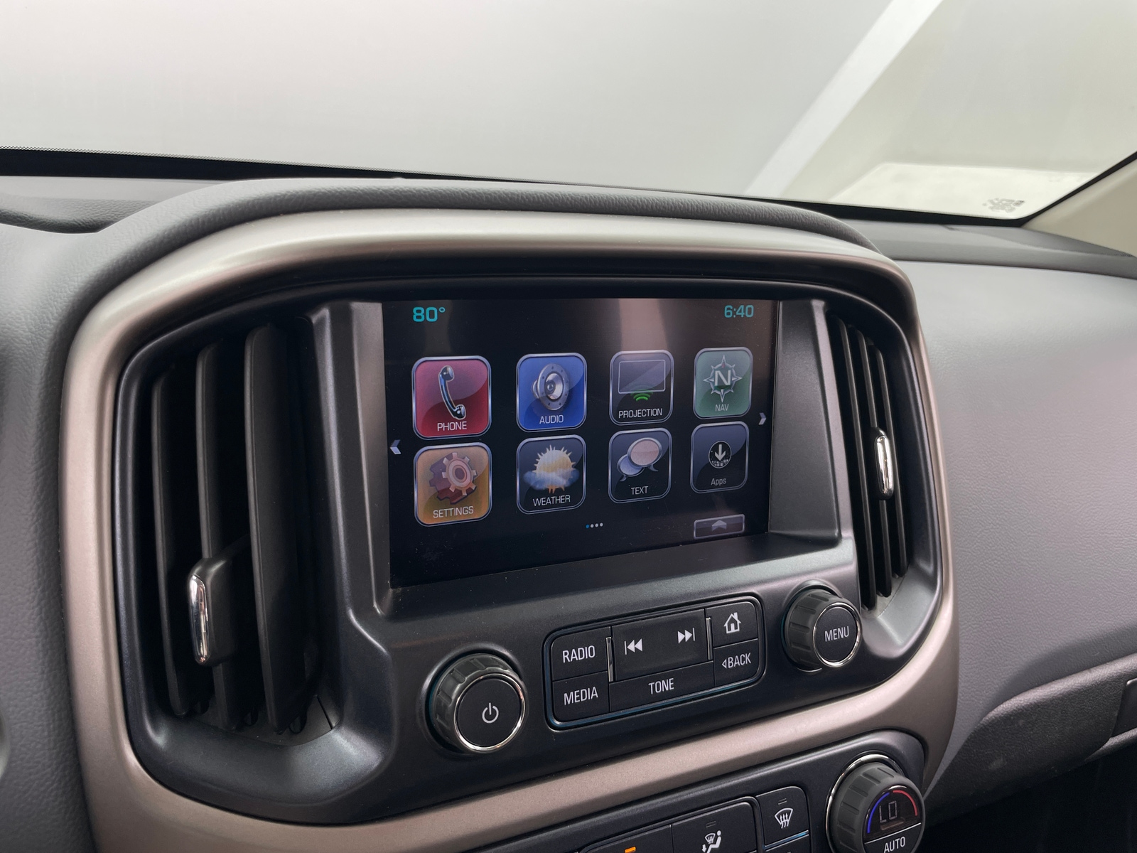 Thumbnail: 2017 Chevrolet Colorado - 3