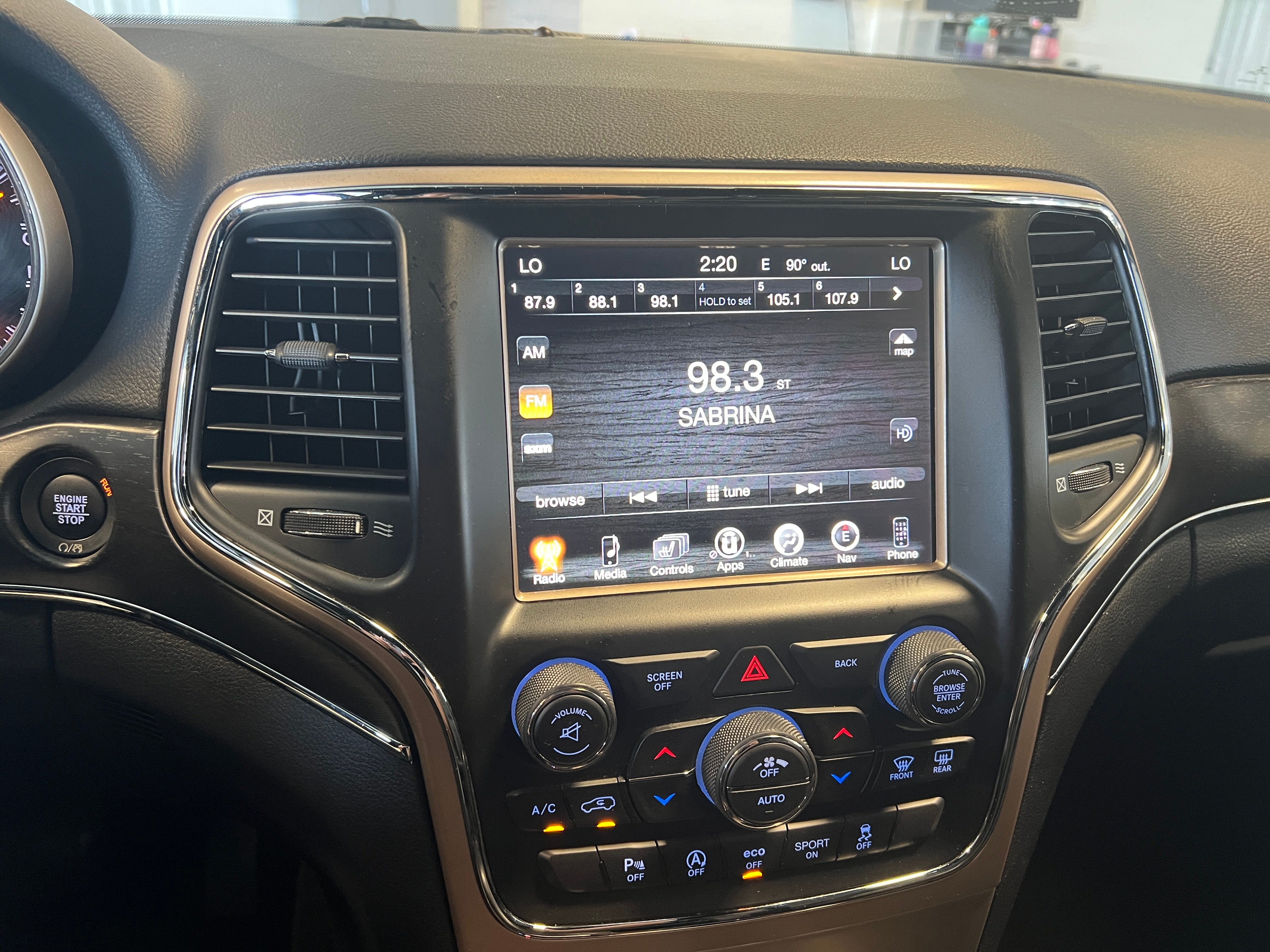 Thumbnail: 2017 Jeep Grand Cherokee - 3