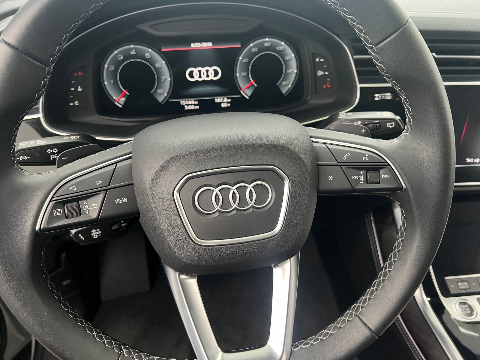 Thumbnail: 2023 Audi Q8 - 4