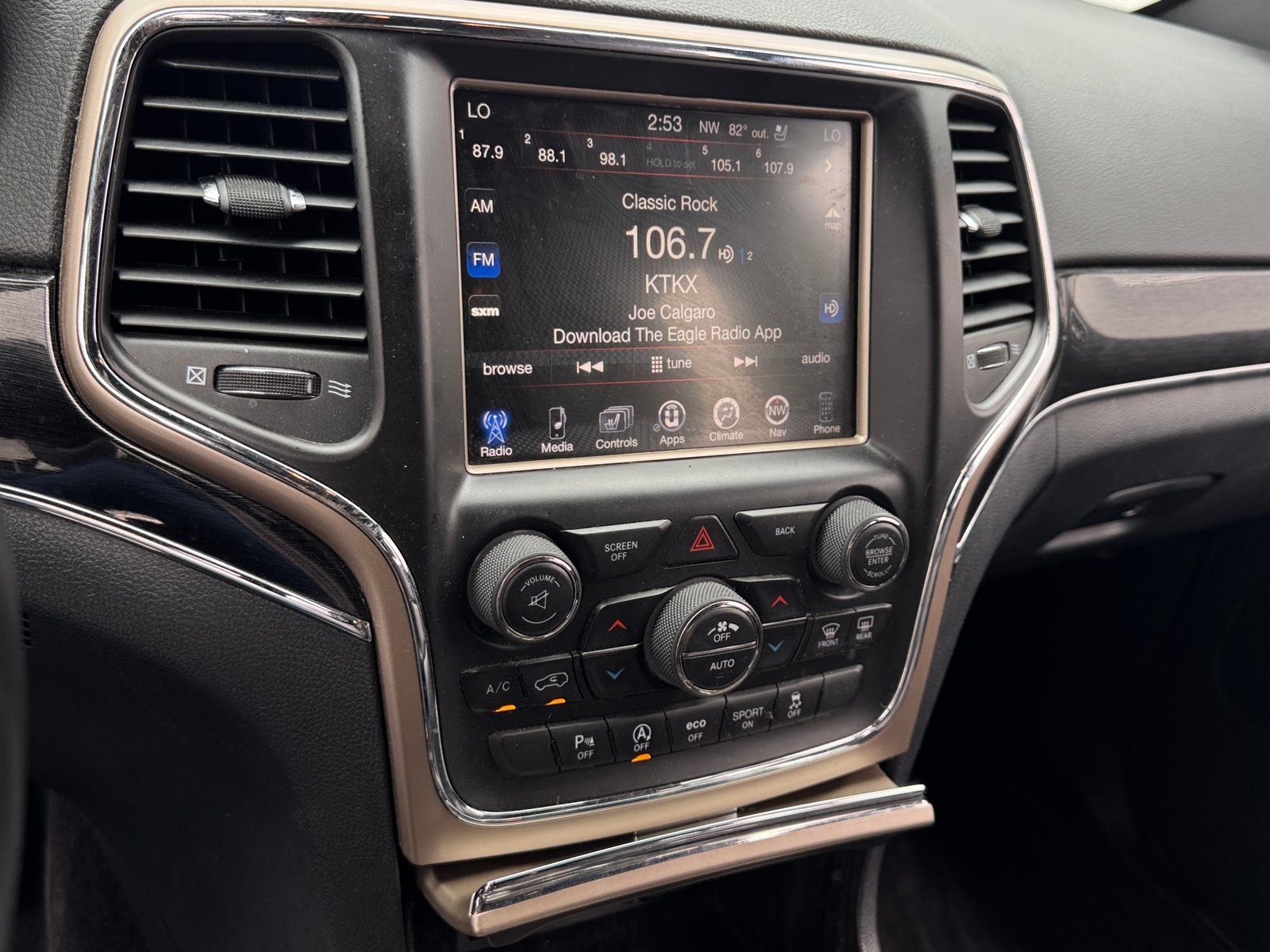 Thumbnail: 2016 Jeep Grand Cherokee - 4