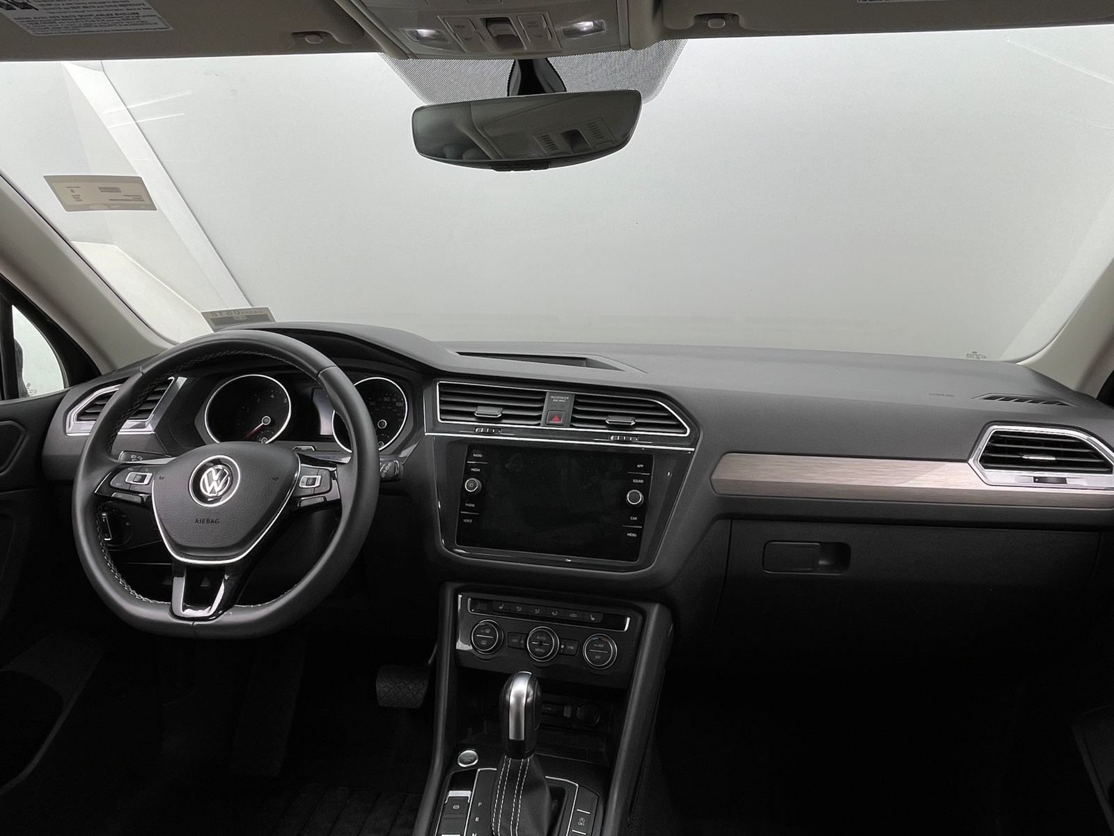Thumbnail: 2021 Volkswagen Tiguan - 2