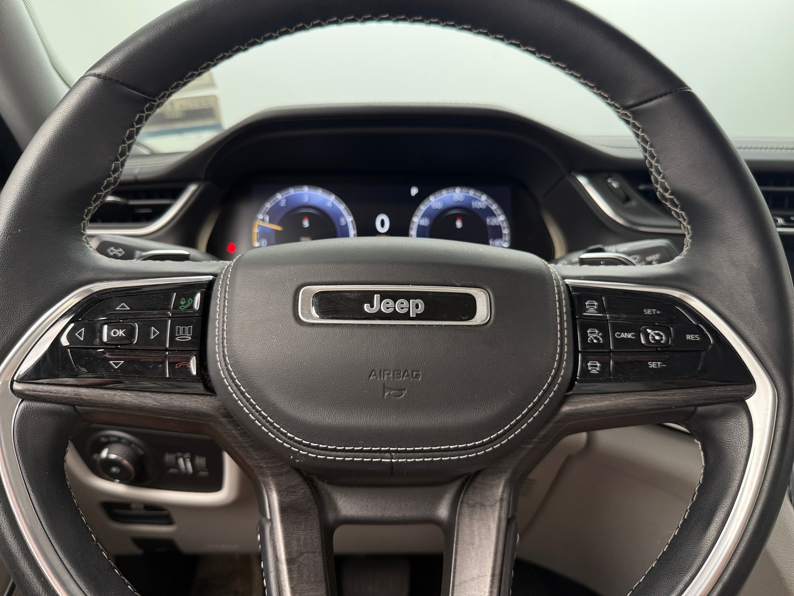 Thumbnail: 2022 Jeep Grand Cherokee - 4