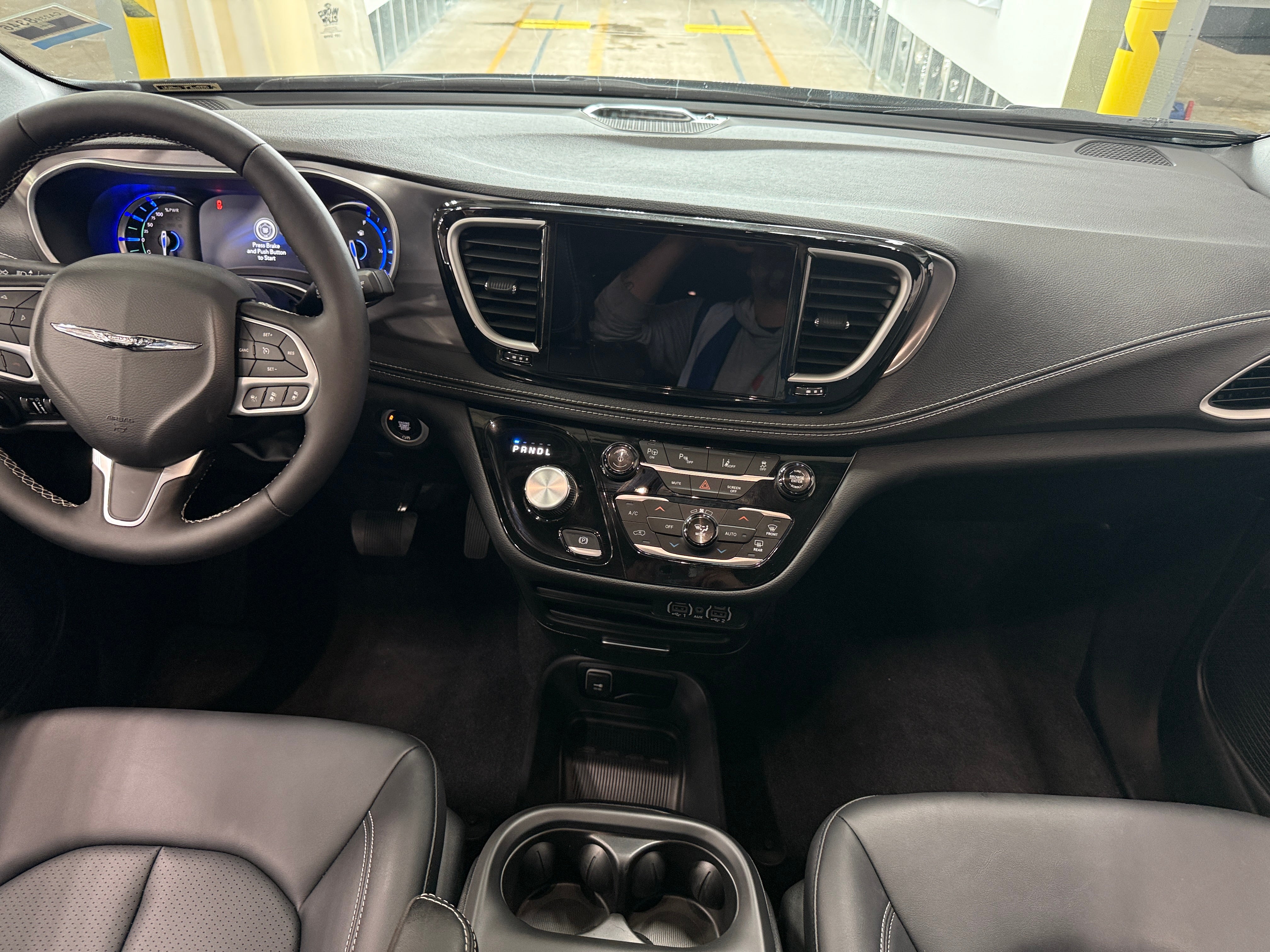 Thumbnail: 2025 Chrysler Pacifica - 2