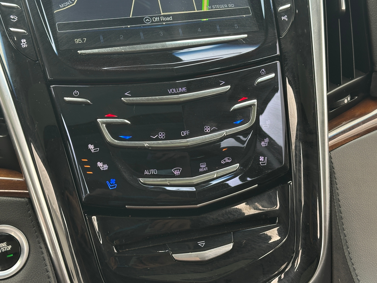 Thumbnail: 2019 Cadillac Escalade - 3