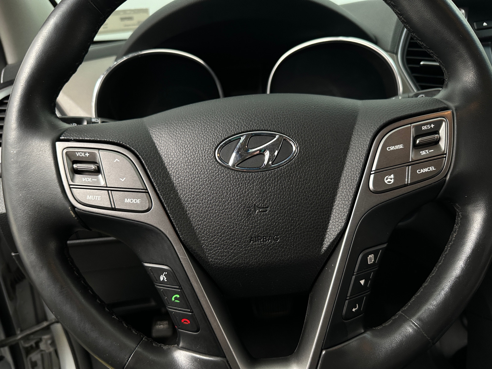 Thumbnail: 2015 Hyundai Santa Fe - 4