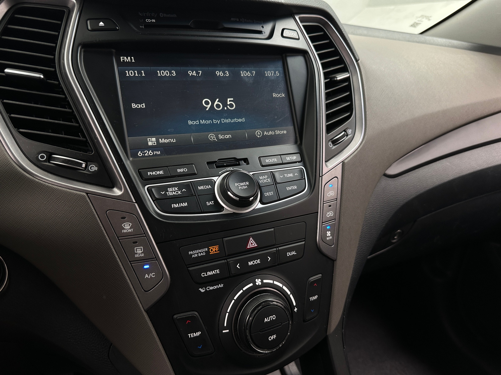 Thumbnail: 2015 Hyundai Santa Fe - 3