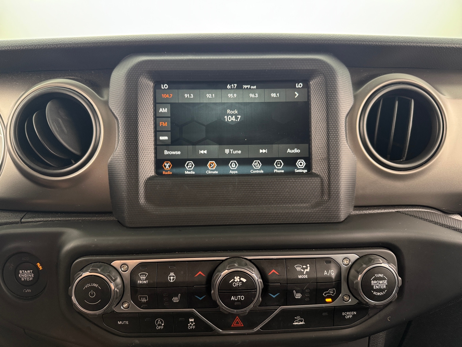 Thumbnail: 2021 Jeep Gladiator - 4