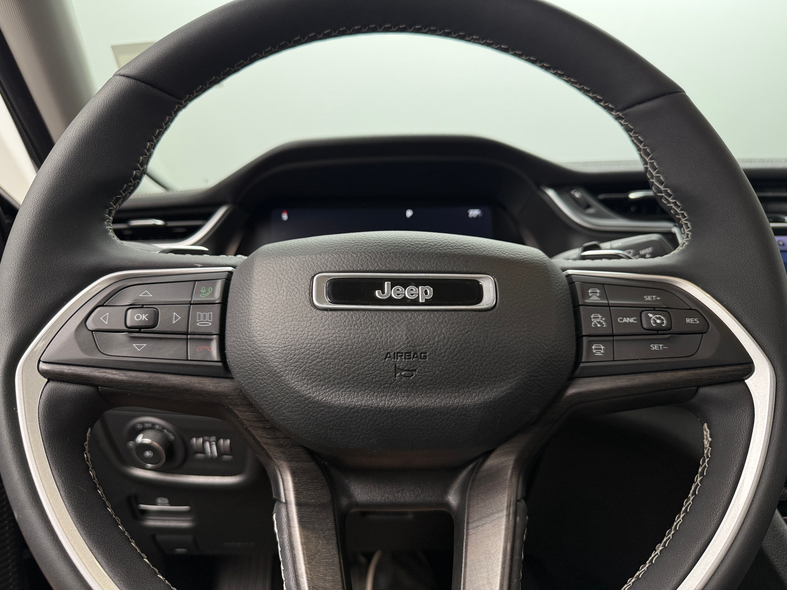 Thumbnail: 2023 Jeep Grand Cherokee - 4