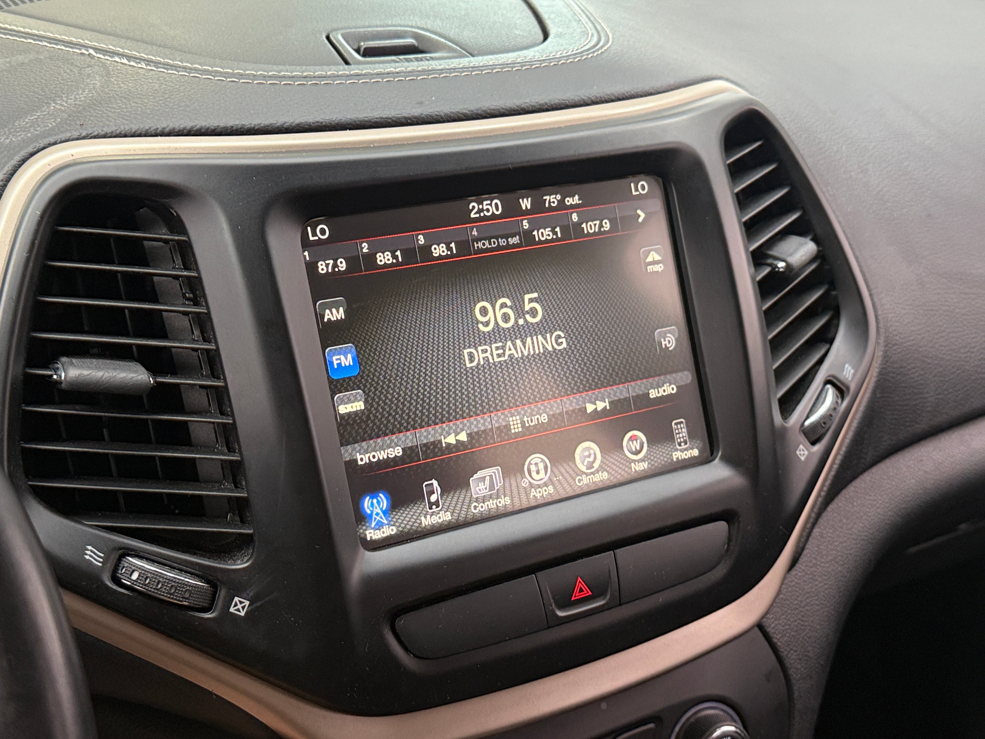 Thumbnail: 2015 Jeep Cherokee - 3