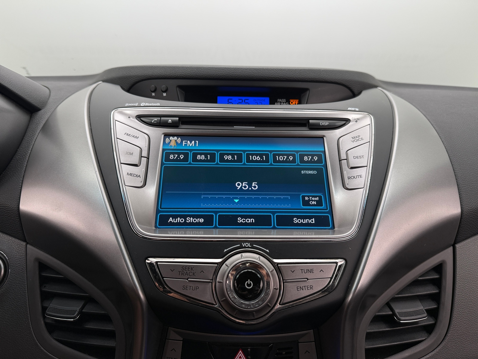 Thumbnail: 2013 Hyundai Elantra - 3