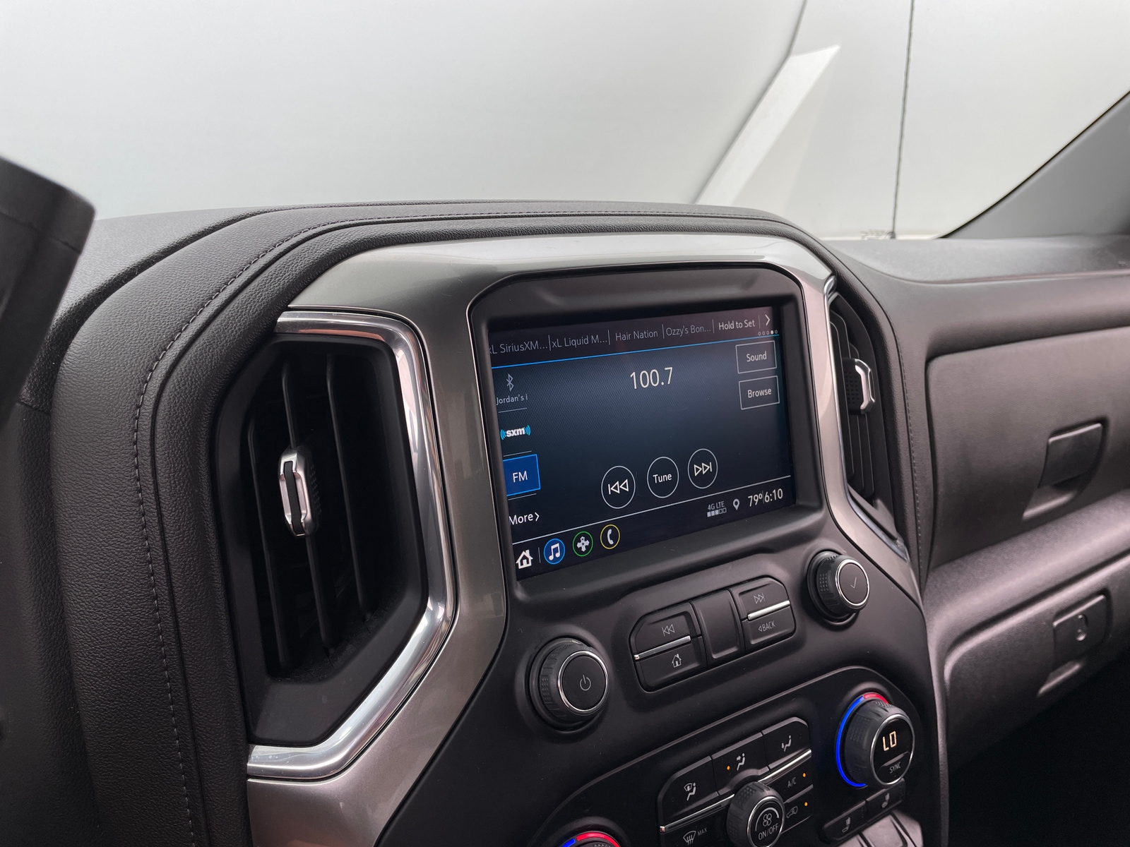 Thumbnail: 2022 Chevrolet Silverado 1500 - 4