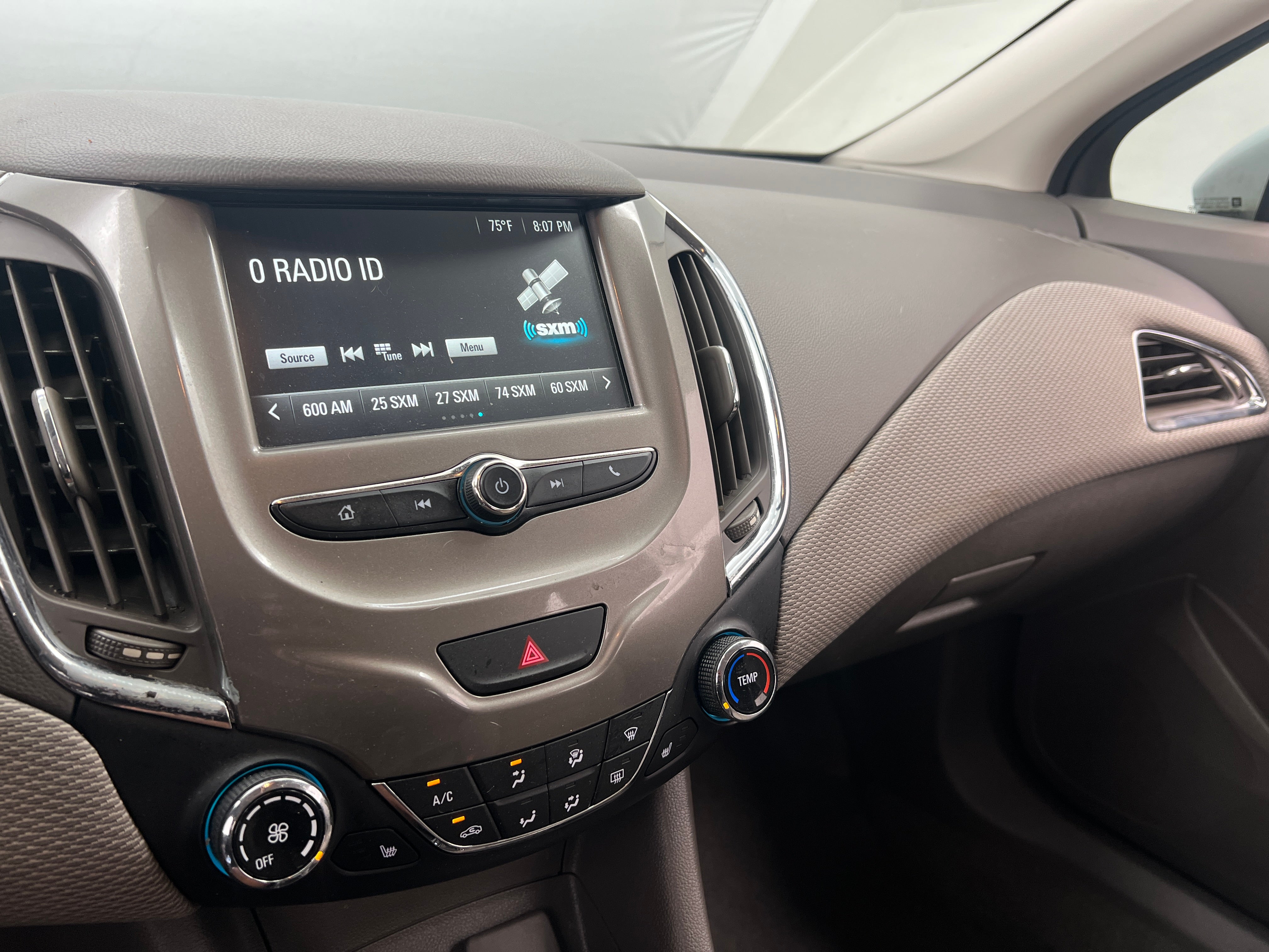 Thumbnail: 2017 Chevrolet Cruze - 4