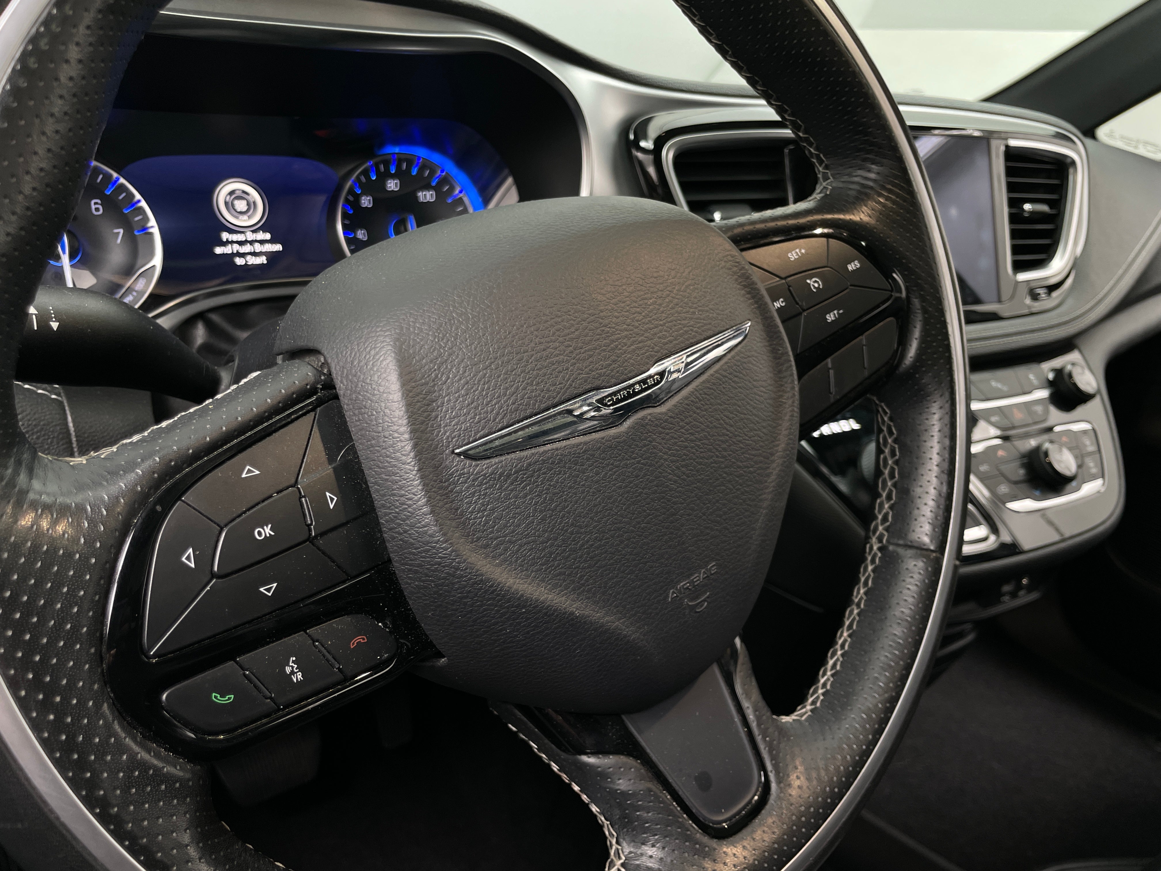 Thumbnail: 2019 Chrysler Pacifica - 4