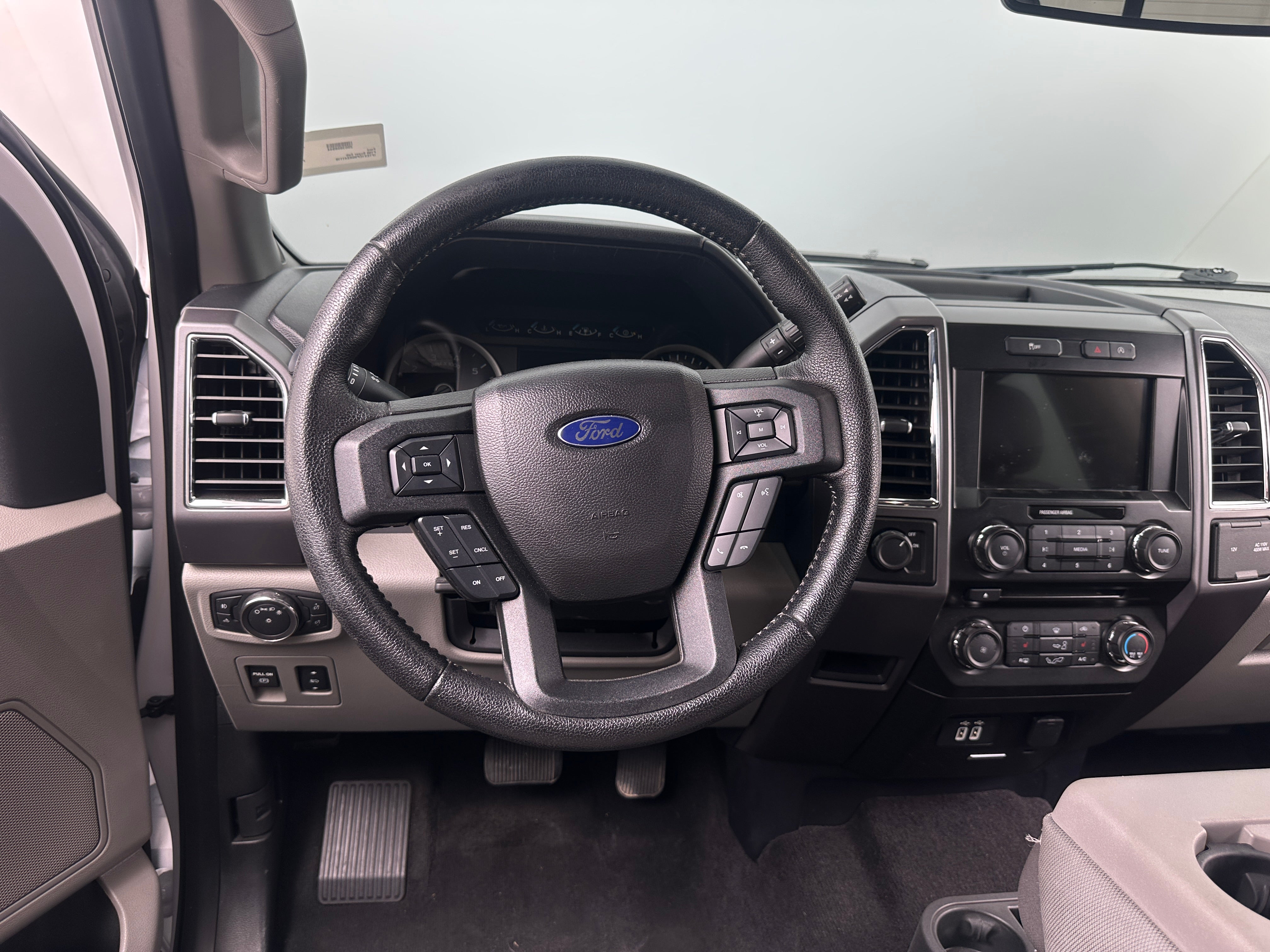 Thumbnail: 2016 Ford Econoline - 5