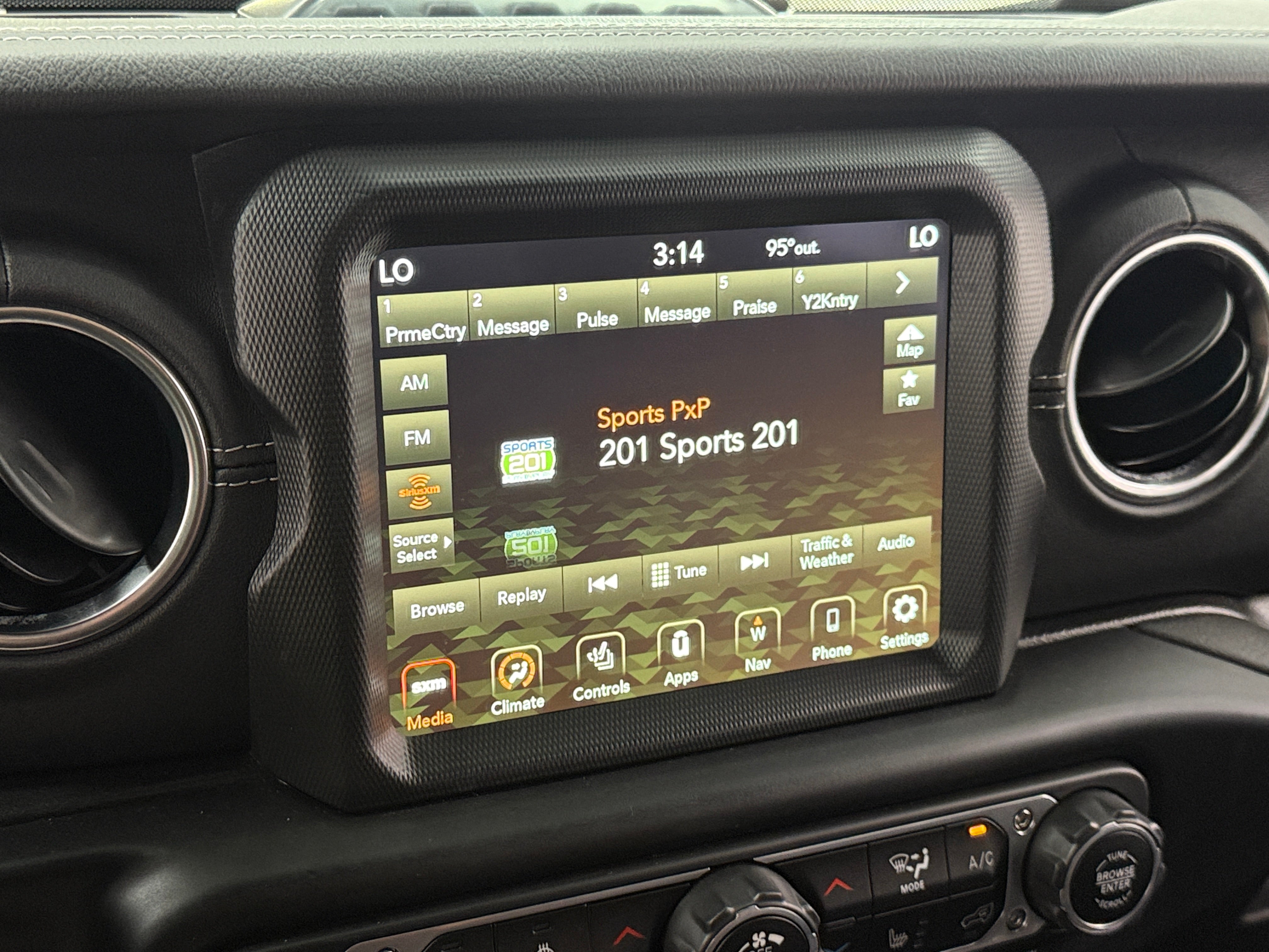 Thumbnail: 2022 Jeep Wrangler - 3