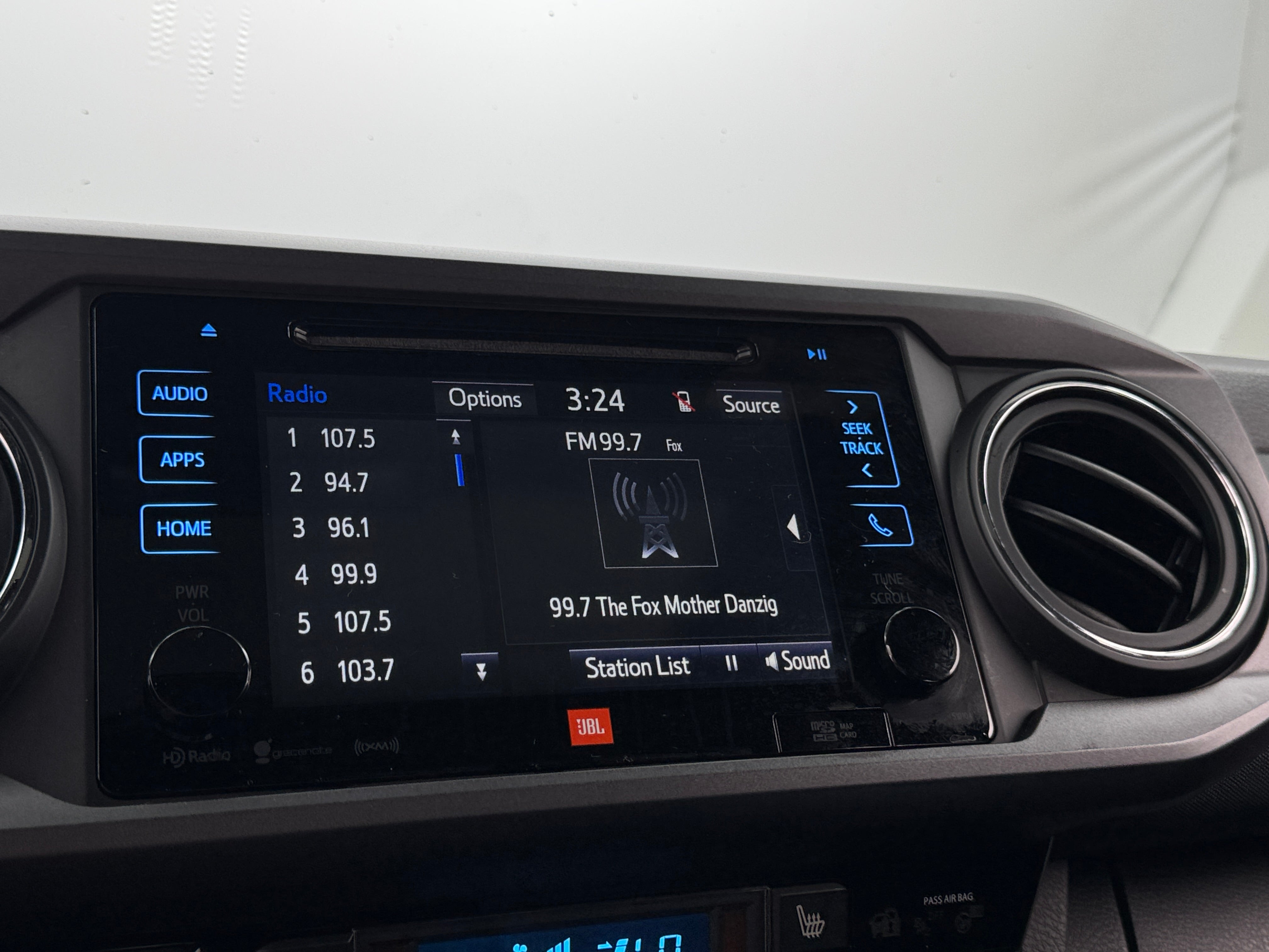 Thumbnail: 2018 Toyota Tacoma - 4