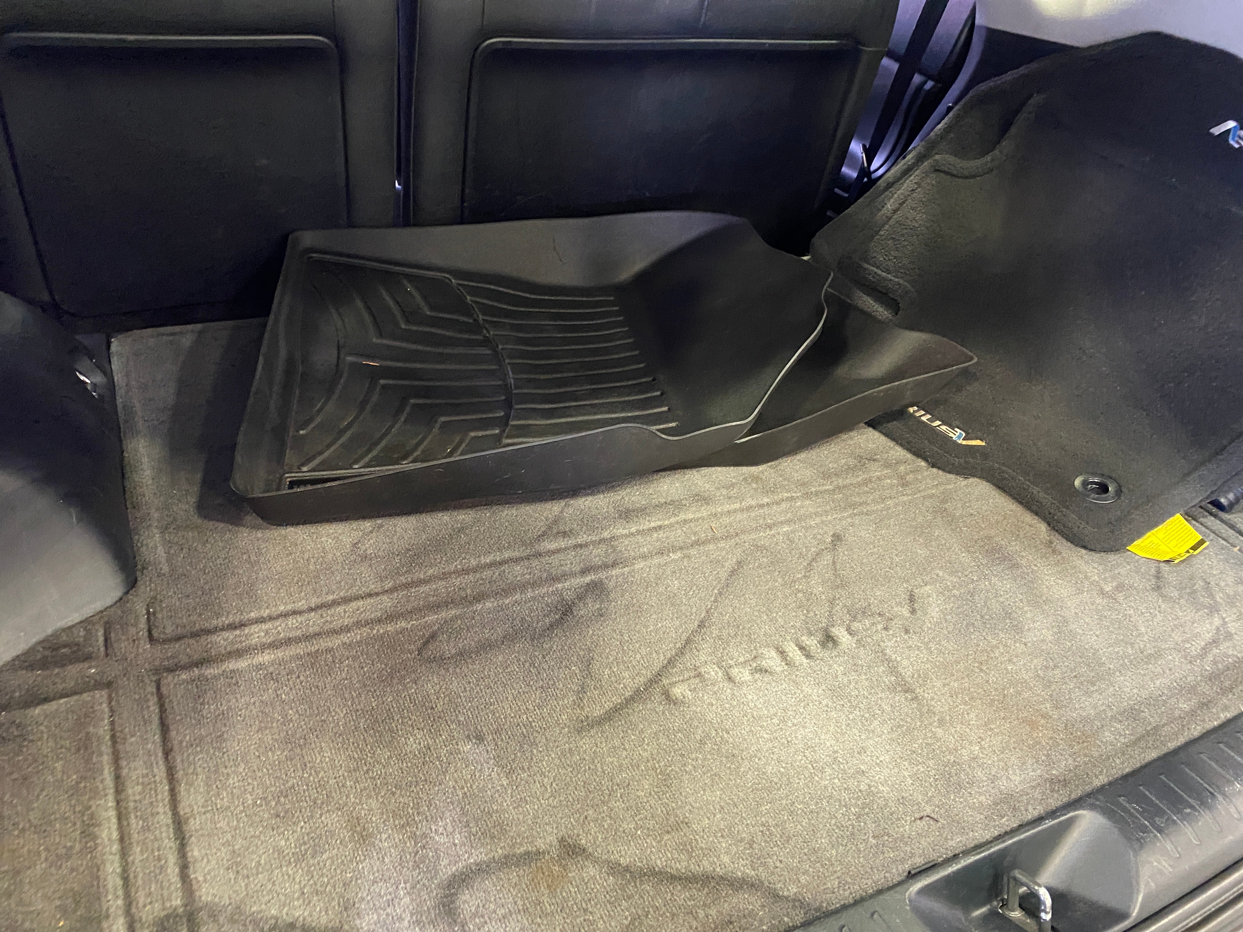 Thumbnail: 2015 Toyota Prius v - 6