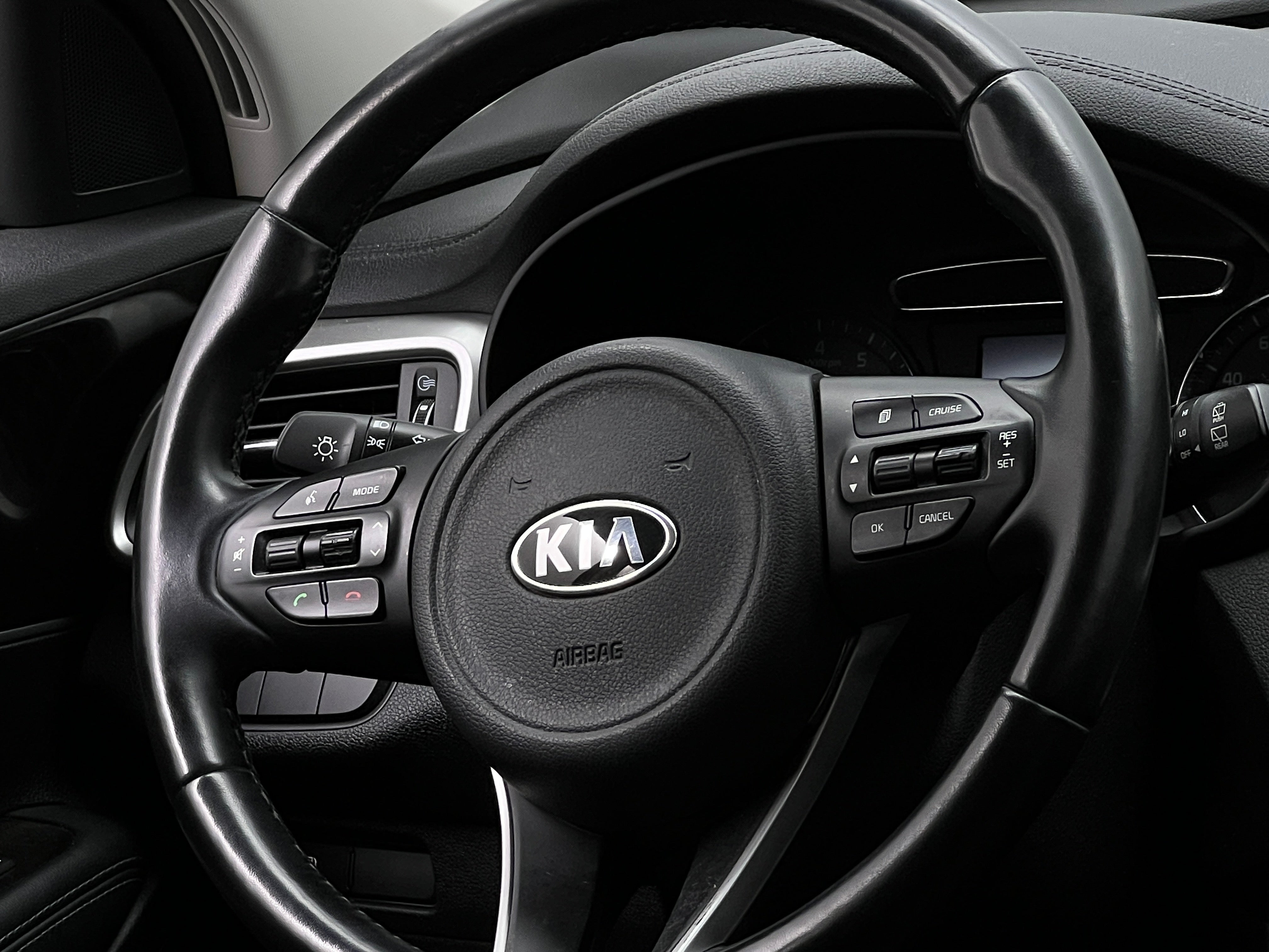 Thumbnail: 2017 Kia Sorento - 4