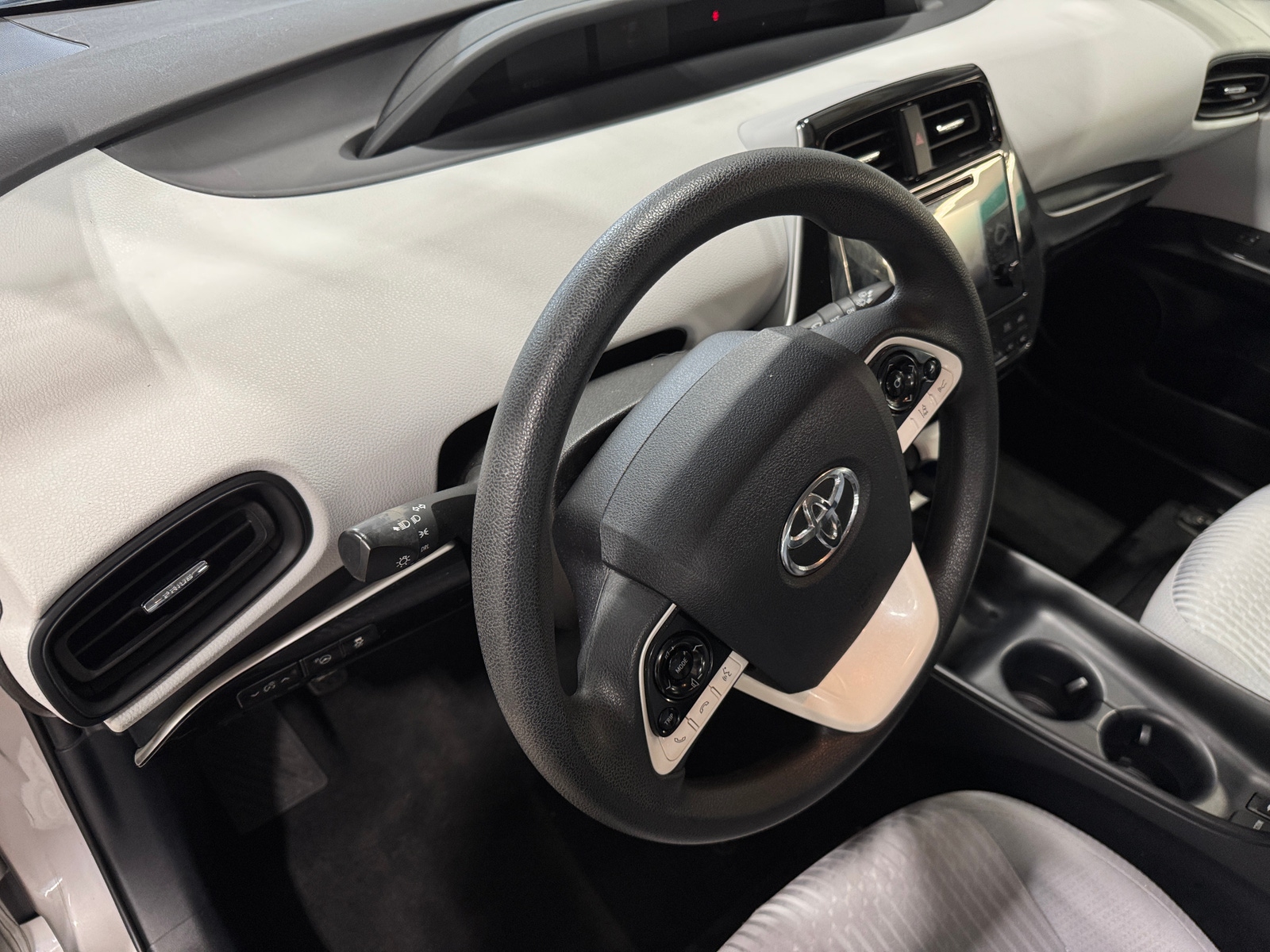 Thumbnail: 2017 Toyota Prius - 3