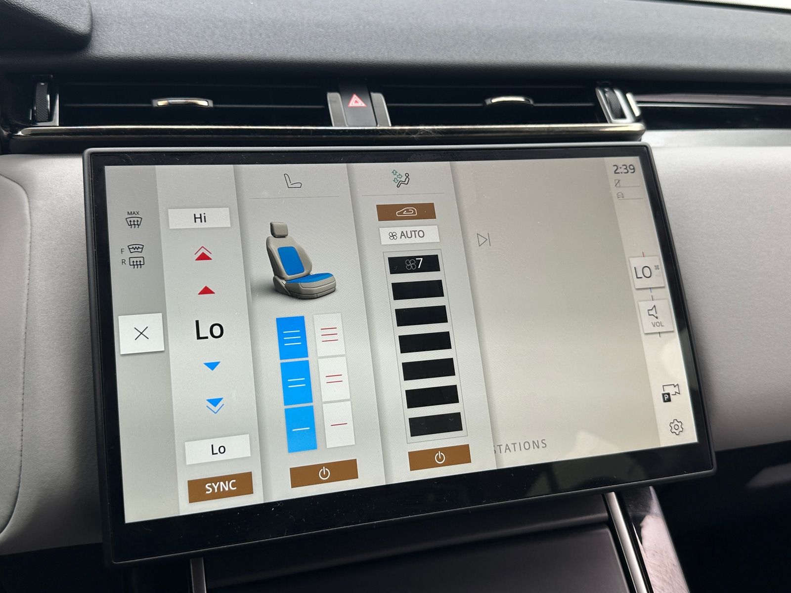 Thumbnail: 2024 Land Rover Range Rover Velar - 3