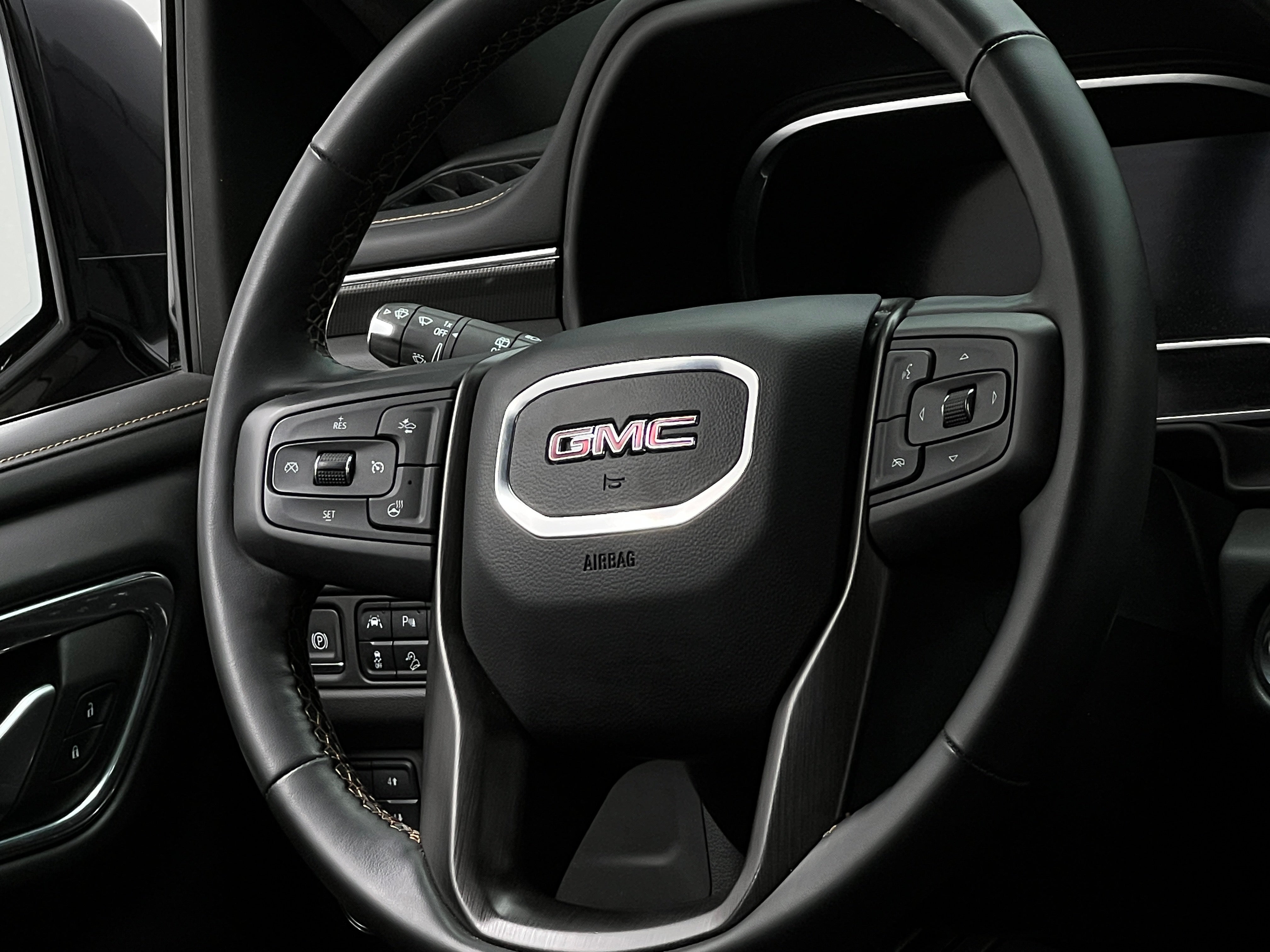 Thumbnail: 2023 GMC Yukon XL - 4