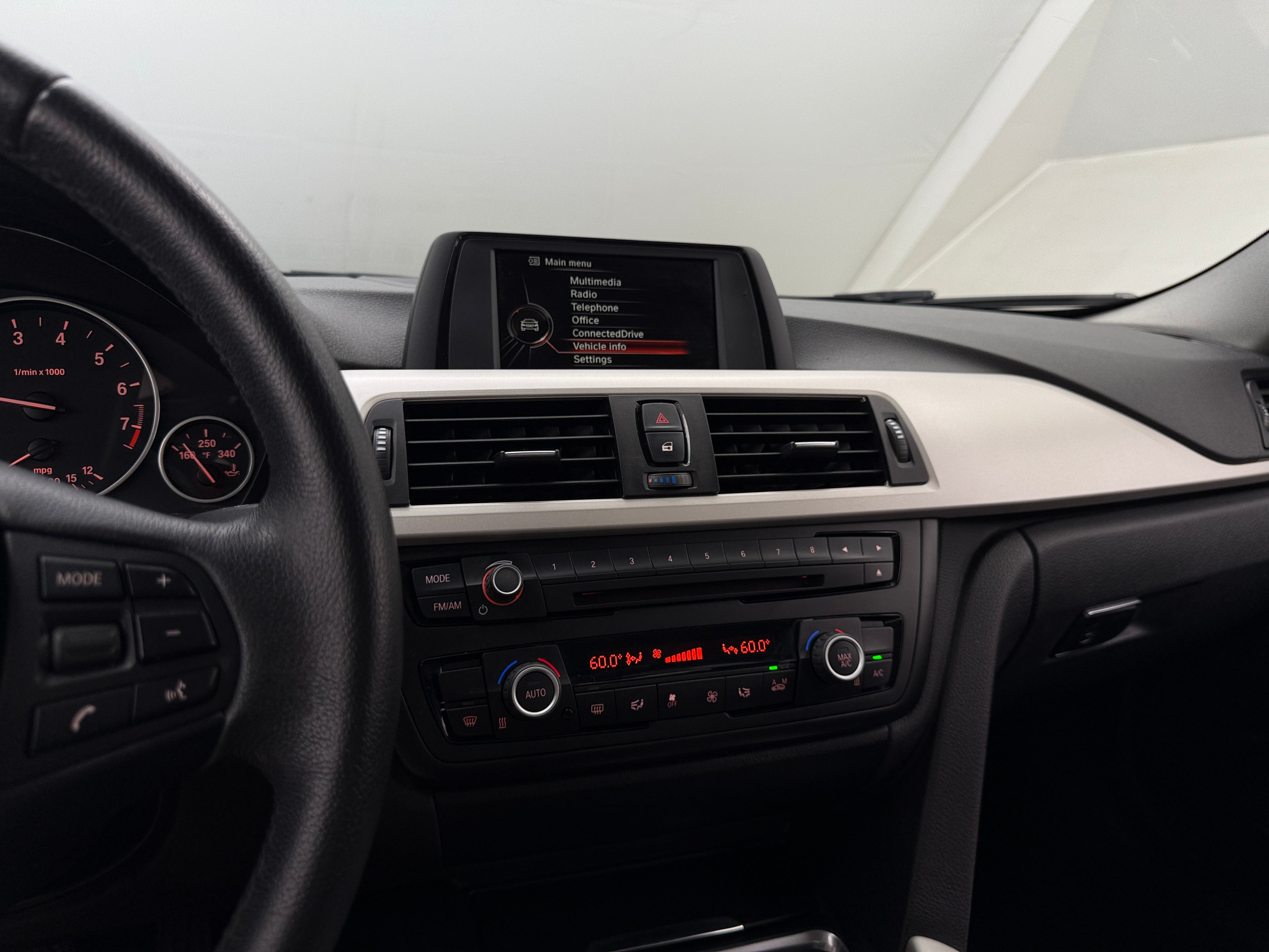 Thumbnail: 2015 BMW 3 Series - 3