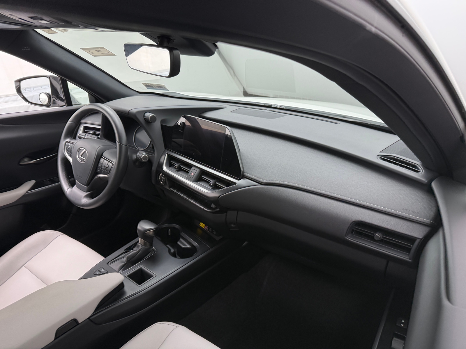 Thumbnail: 2023 Lexus UX - 2