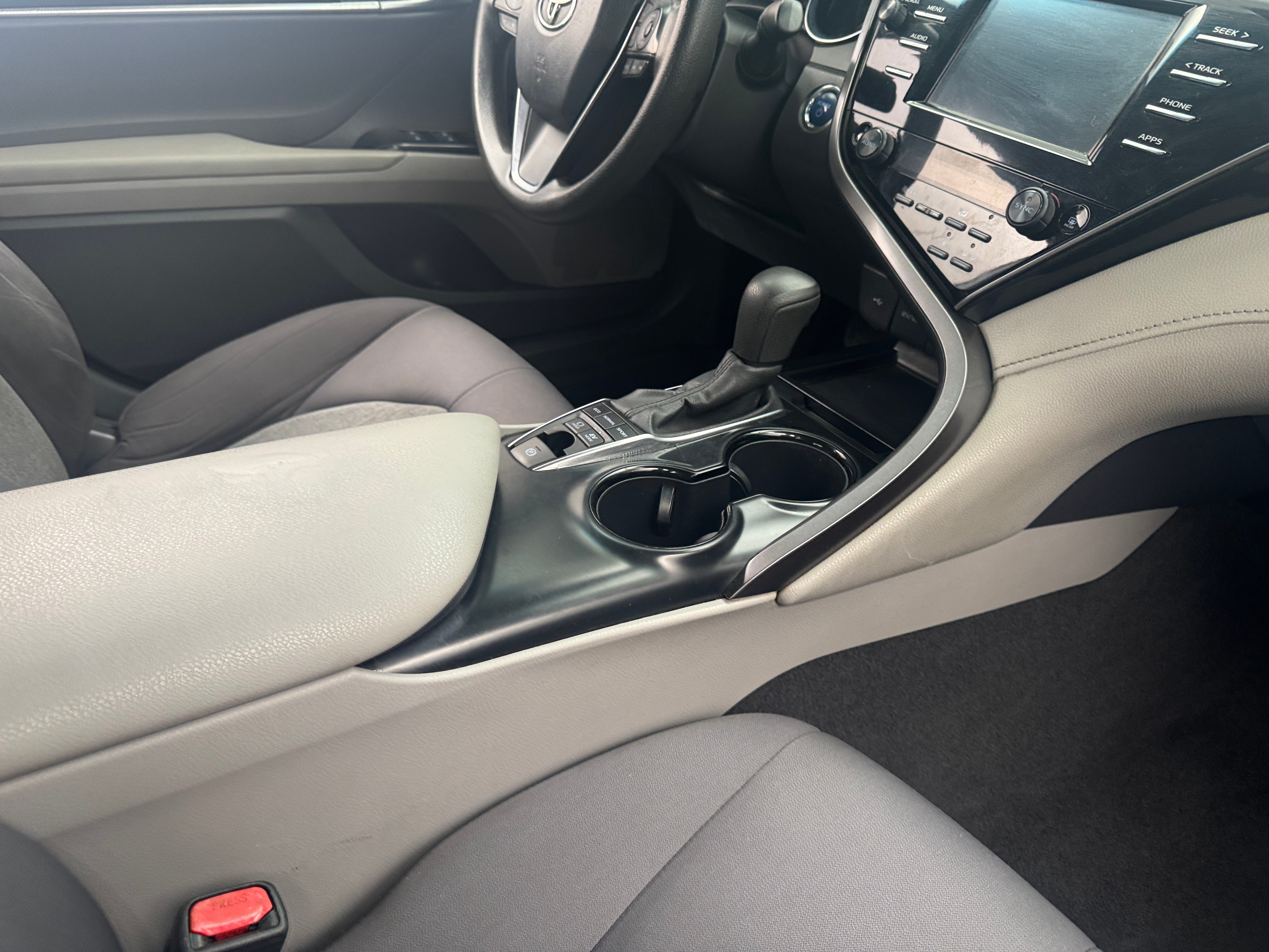 Image of 2020 Toyota Camry Hybrid LE