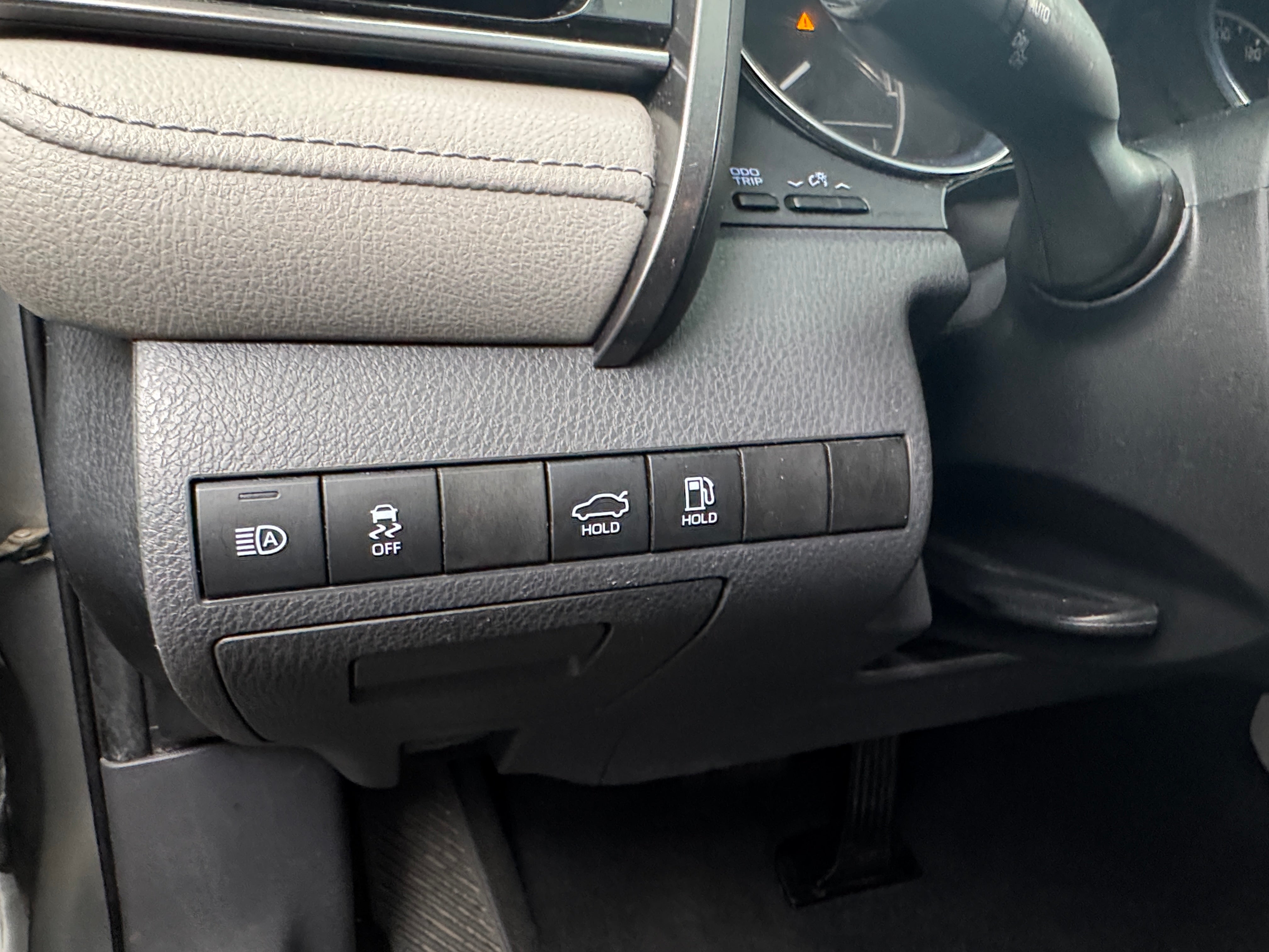Image of 2020 Toyota Camry Hybrid LE