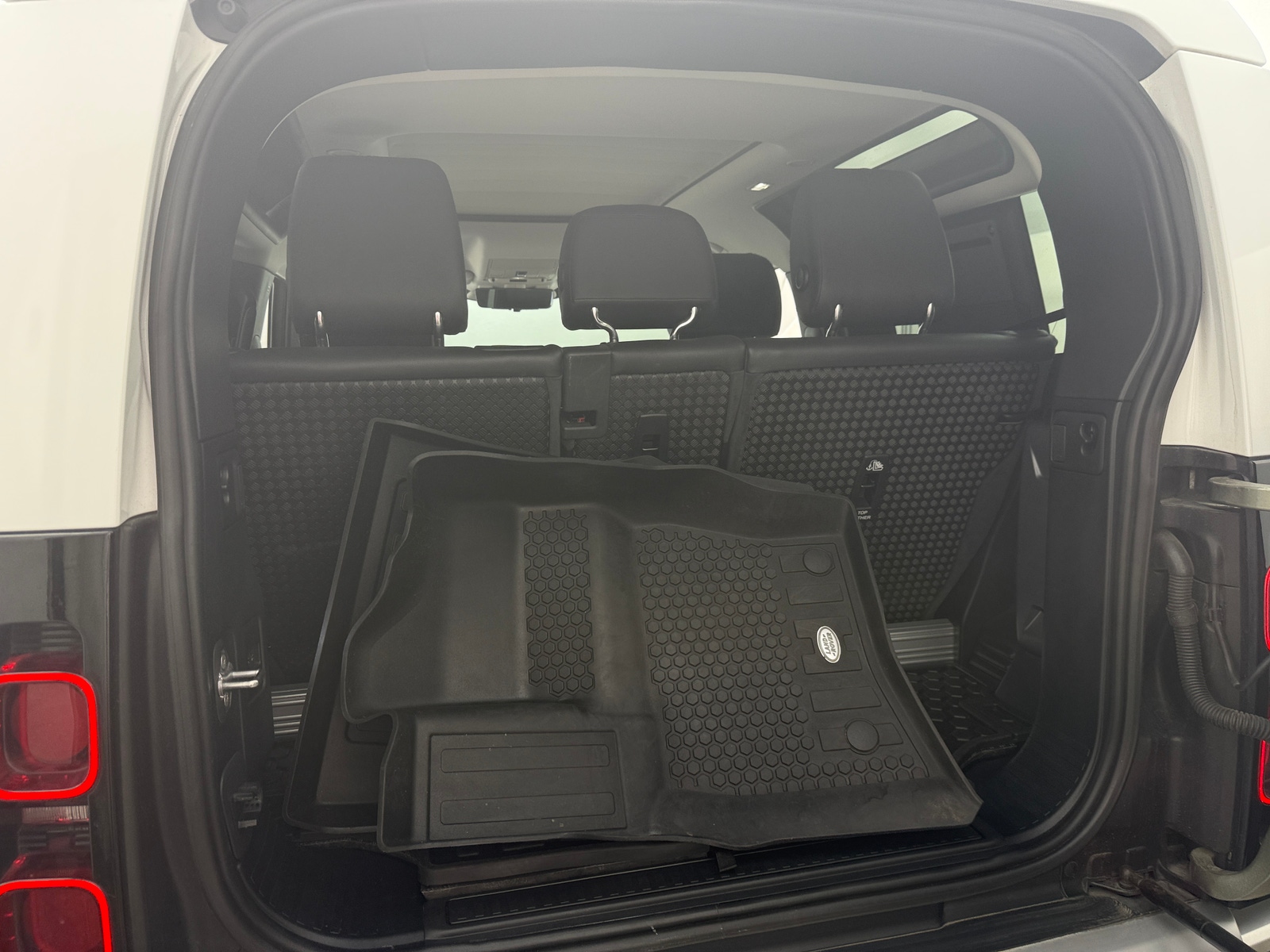 Thumbnail: 2021 Land Rover Defender - 6